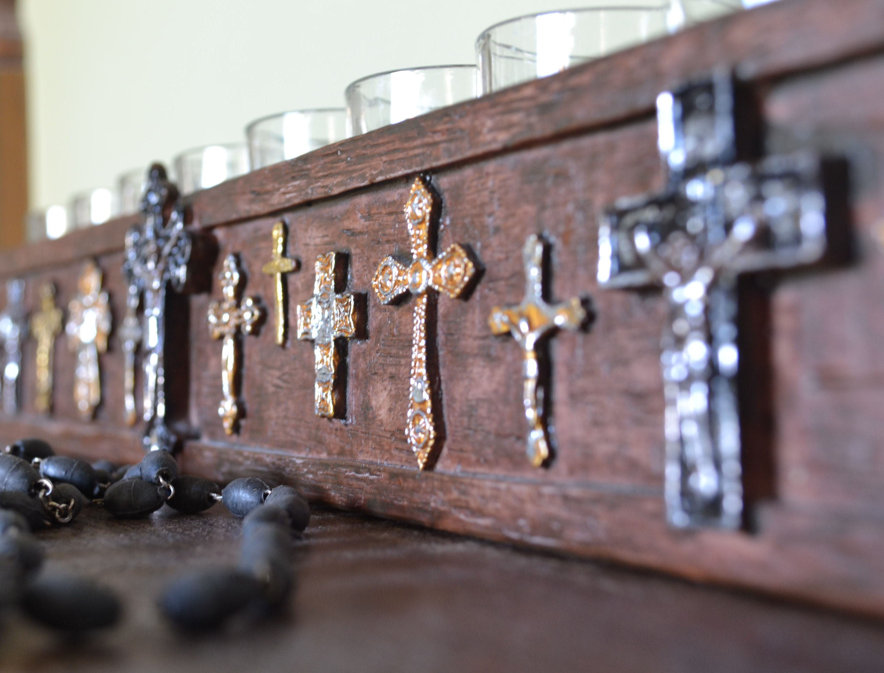 key, craft, hanging, indoors, candles and crosses, symbol, group of objects, in a row, 2K, crosses, religion, day, collection, christian, close-up, no people, HD Wallpaper