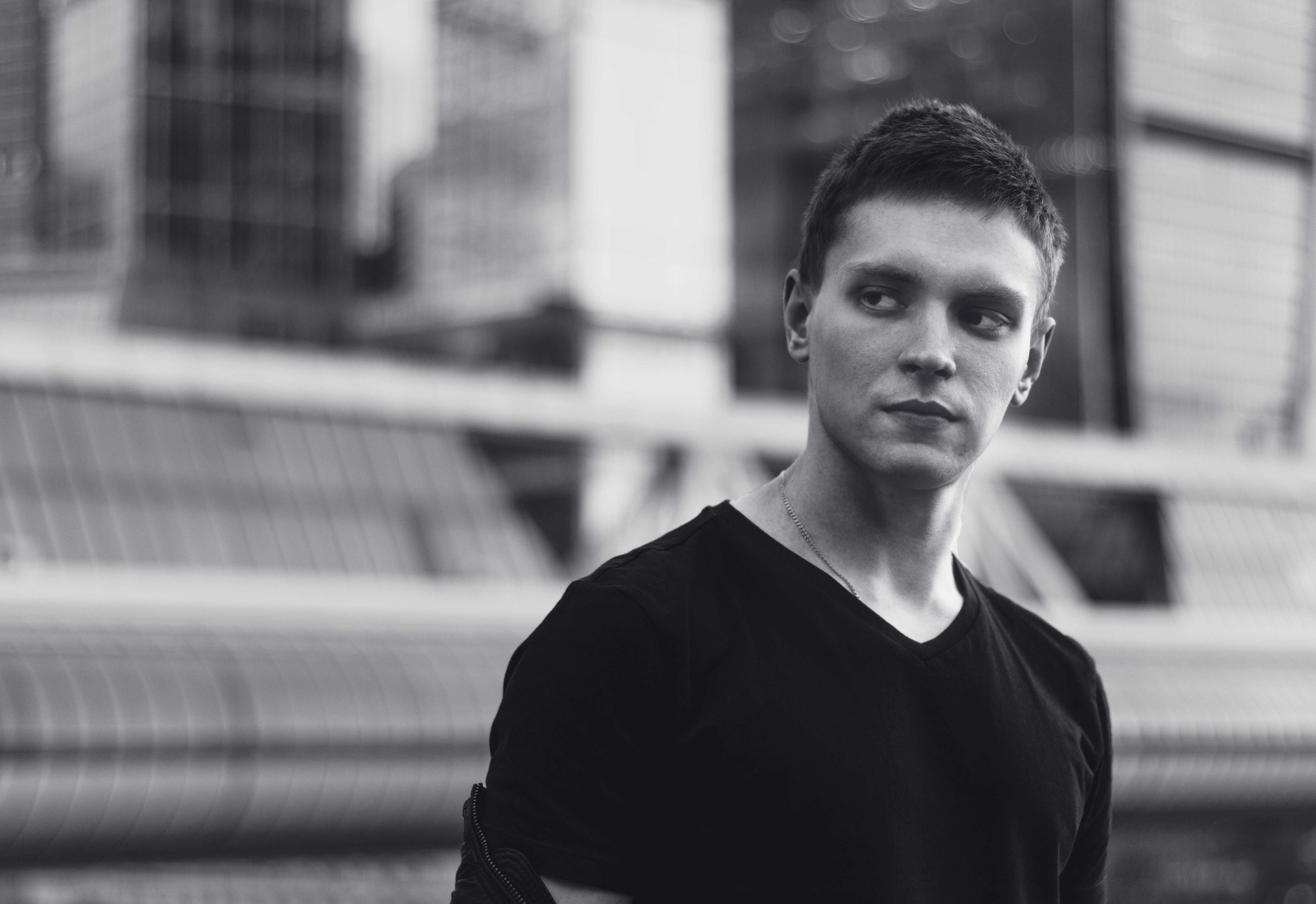 young men, face, architecture, casual clothing, built structure, handsome, black and white, lifestyle, cute, wearing, young, one person, confidence, street photo, HD Wallpaper