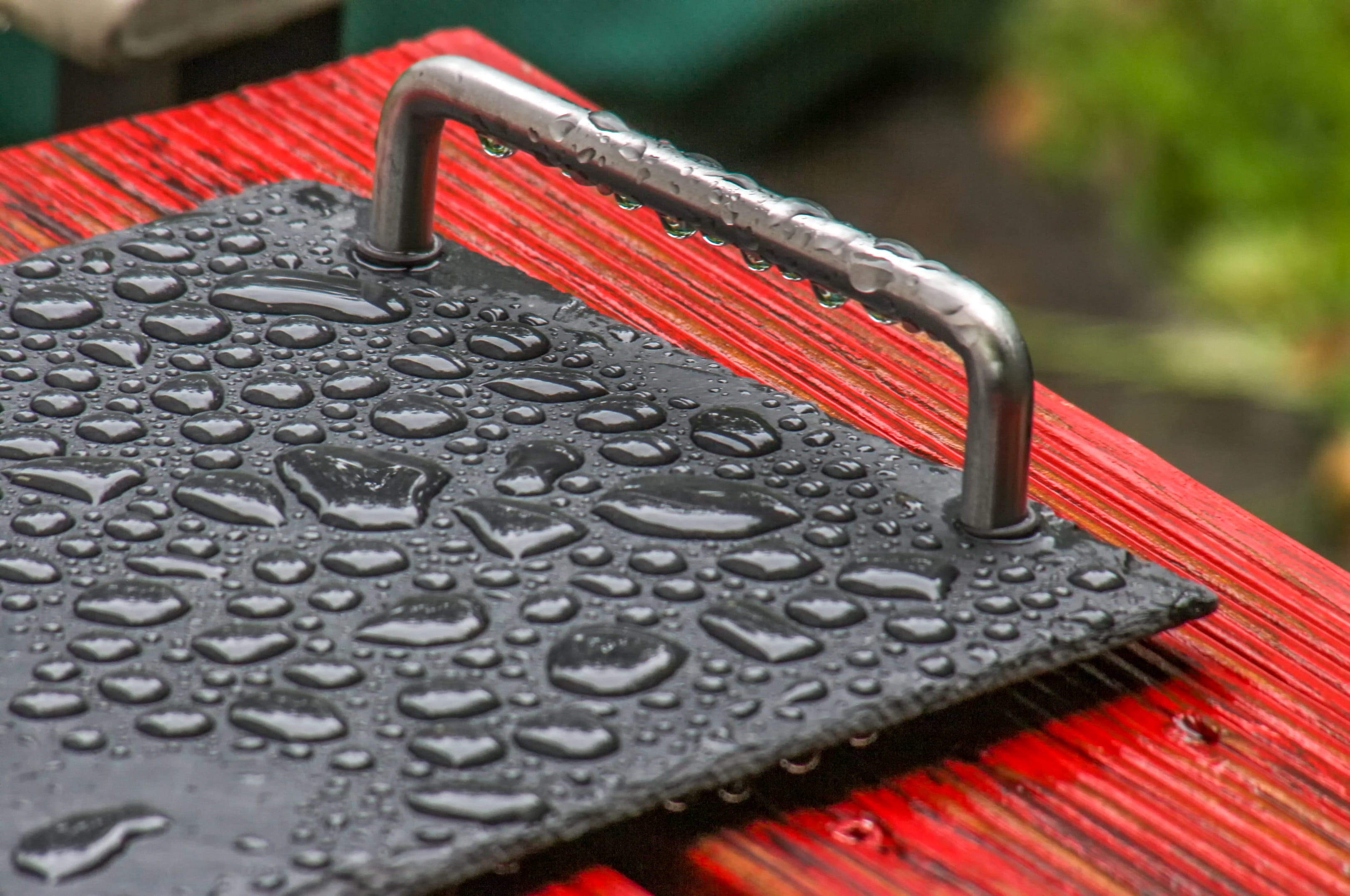 stainless steel, raindrop, bench, day, close-up, slate, food and drink, tray, green, drop, water, summer, 2K, rain, silver, red, outdoors, text, metal, HD Wallpaper