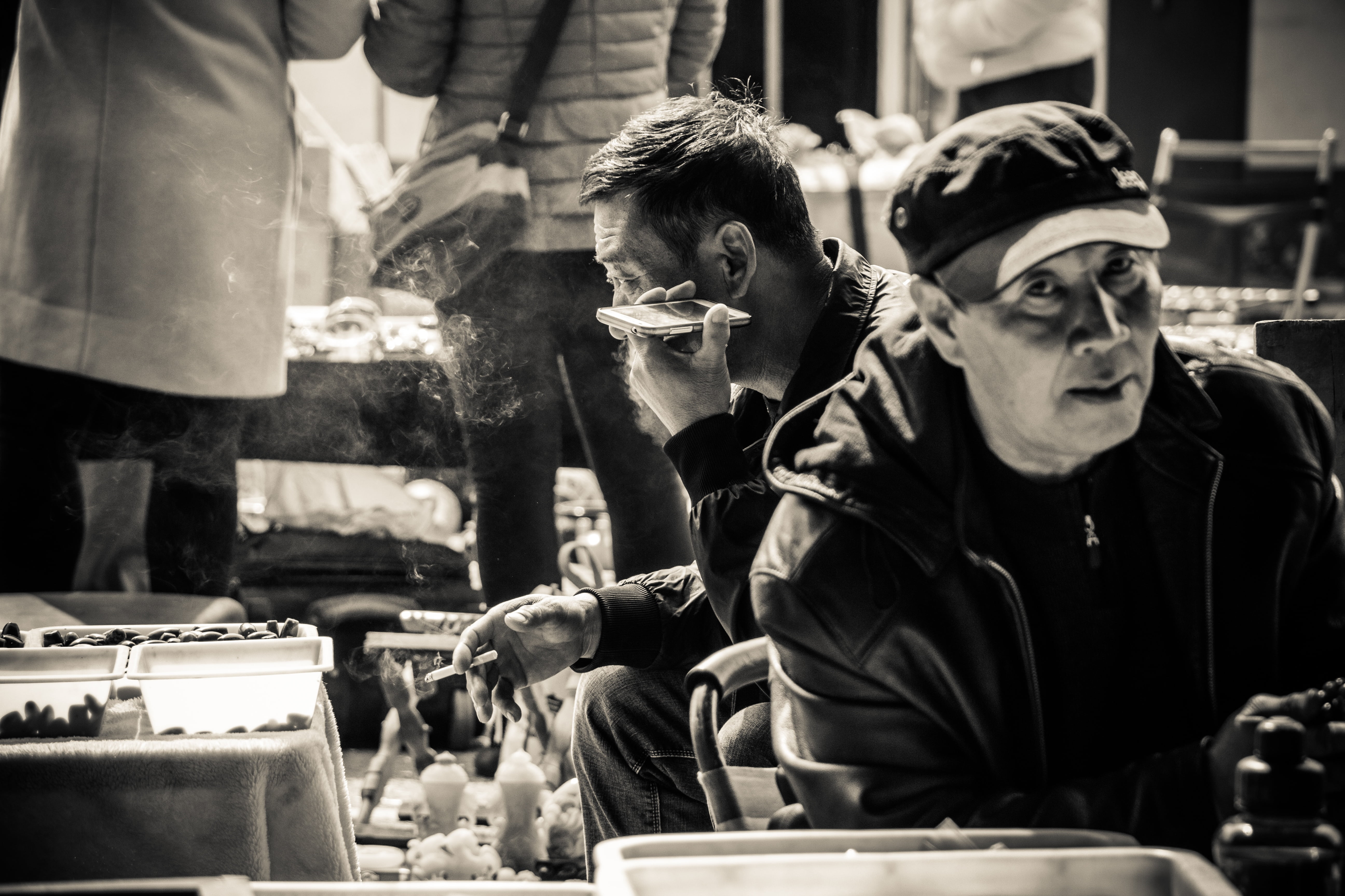 incidental people, street, women, 5K, adult, males, lifestyles, occupation, sitting, market, food, men, business, small business, day, outdoors, leisure activity, HD Wallpaper