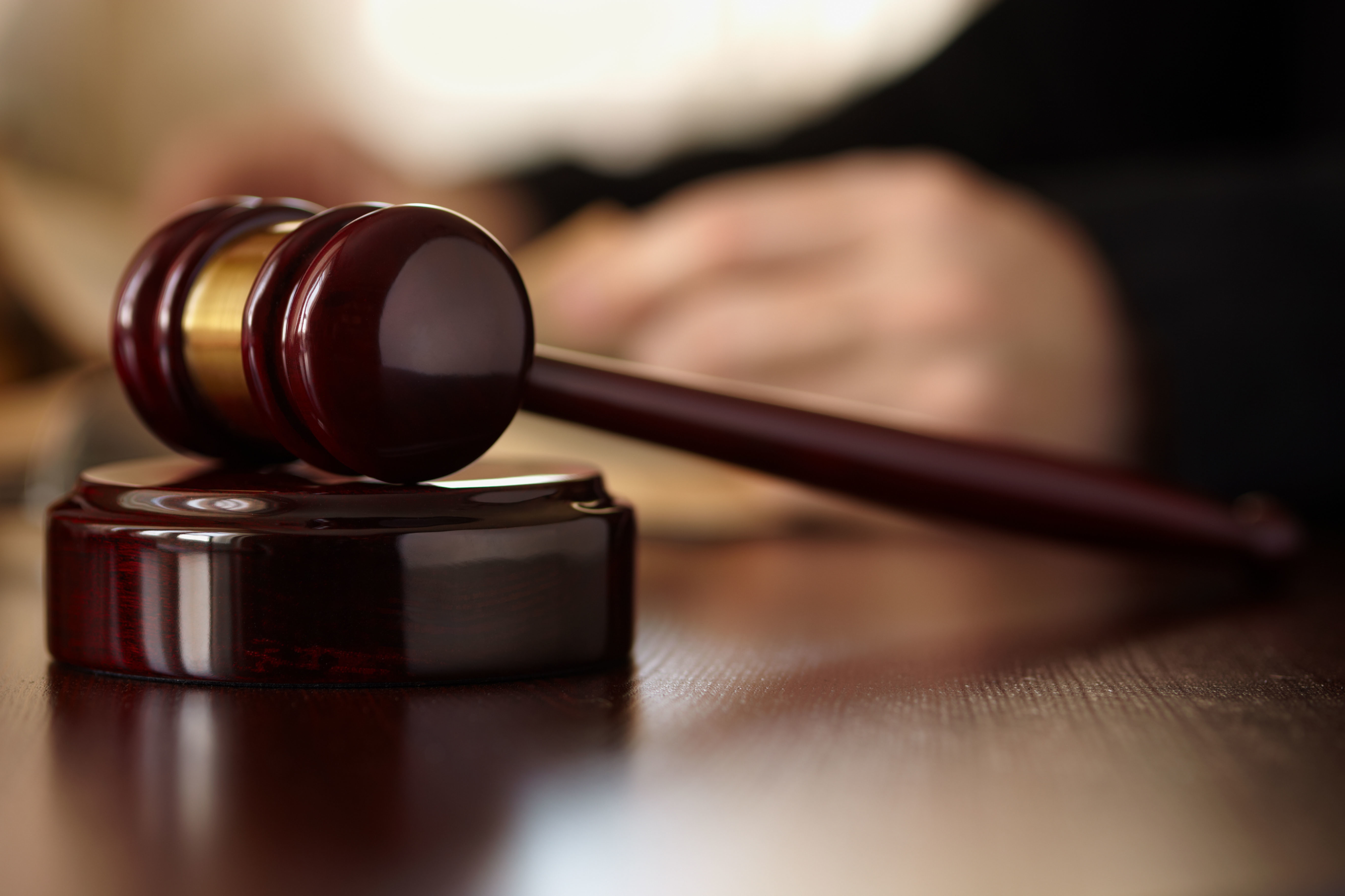 5K, gavel, wooden table, justice, HD Wallpaper