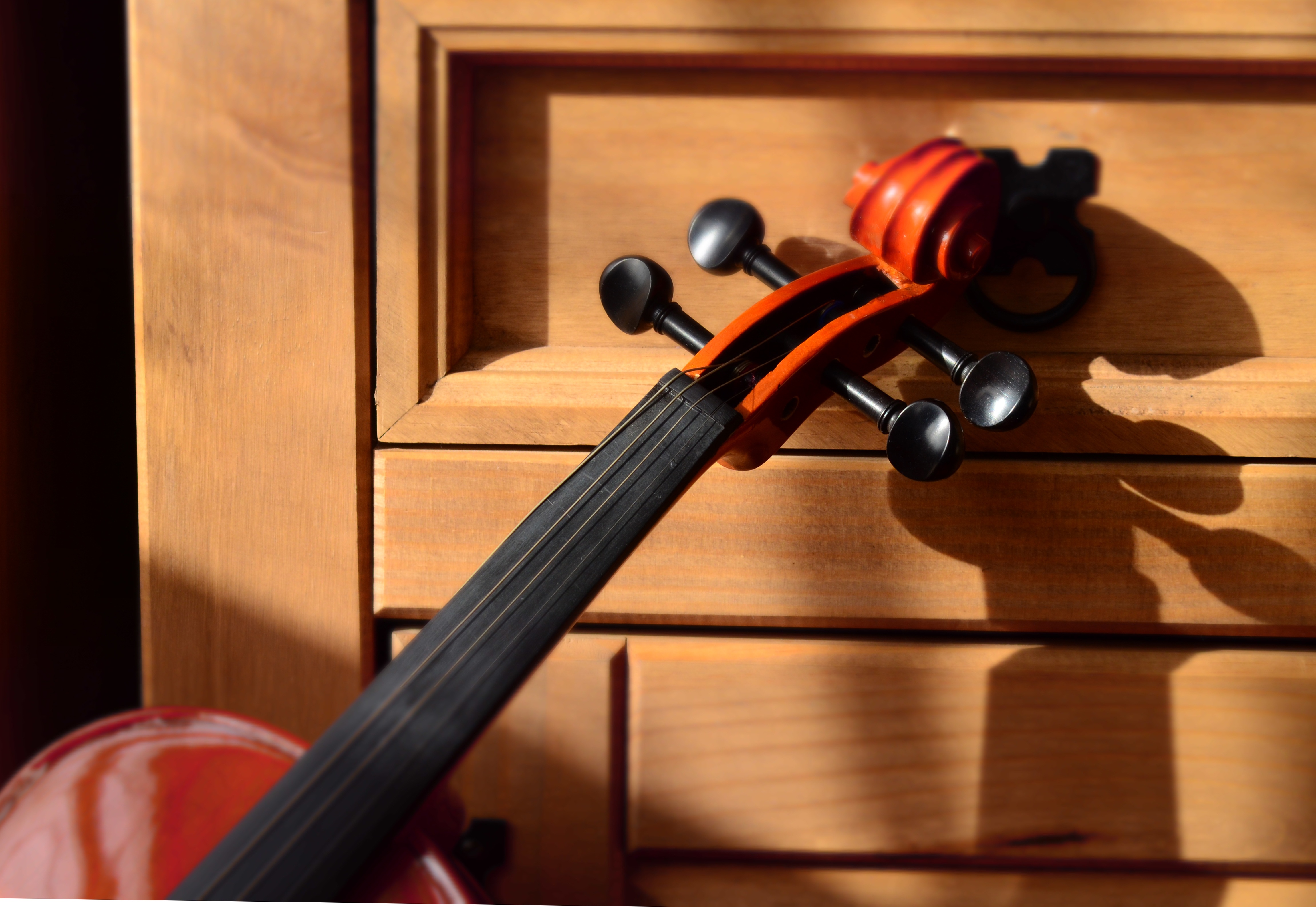 play, justice - concept, strings, string instrument, gavel, arts culture and entertainment, classical, viola, concert, musical instrument, violin, table, HD Wallpaper