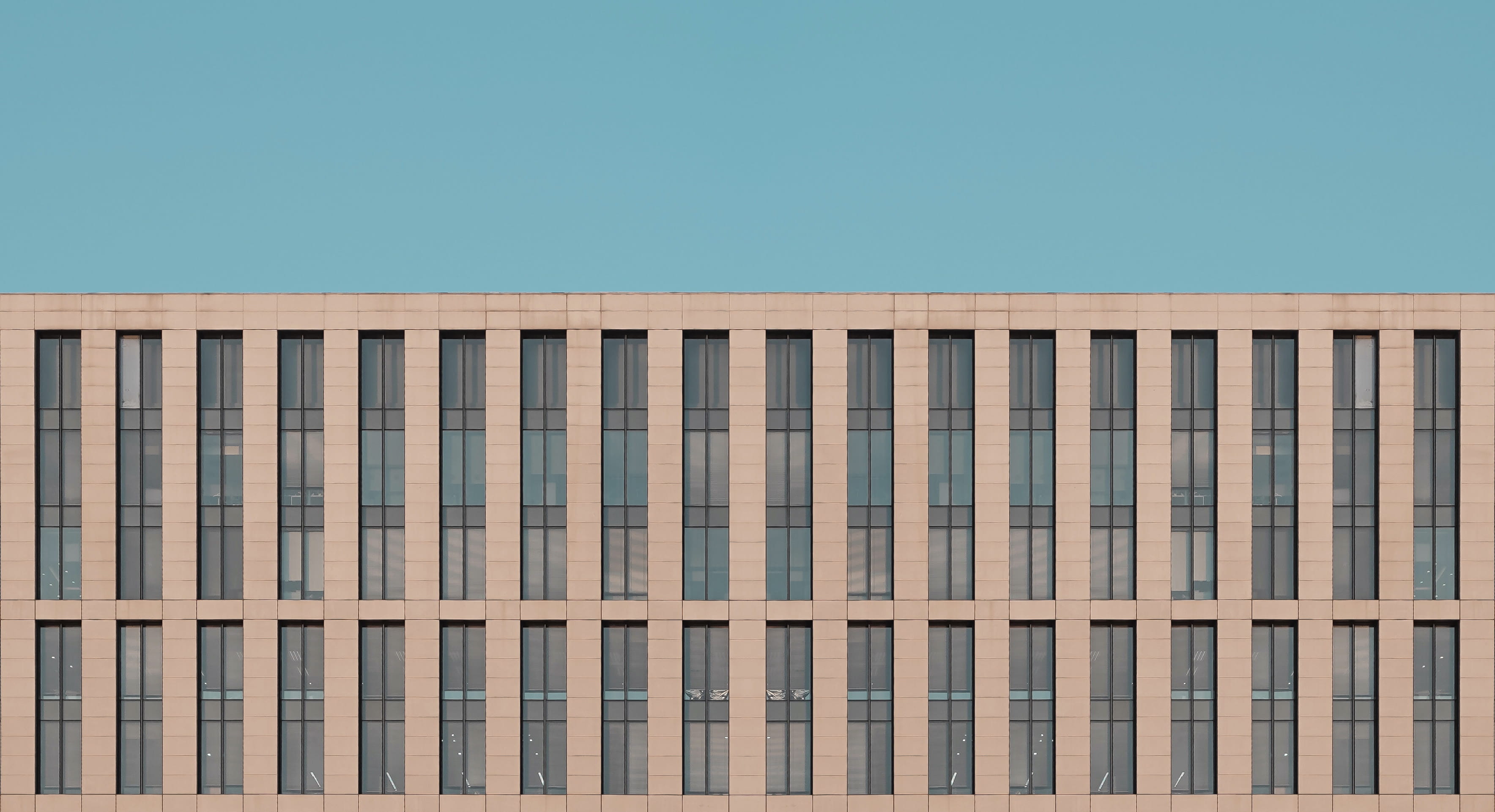 law, apartment building, nature, office building, architecture, photo, white, daytime, tower, justice - concept, hotel, control tower, outdoors, building exterior, HD Wallpaper