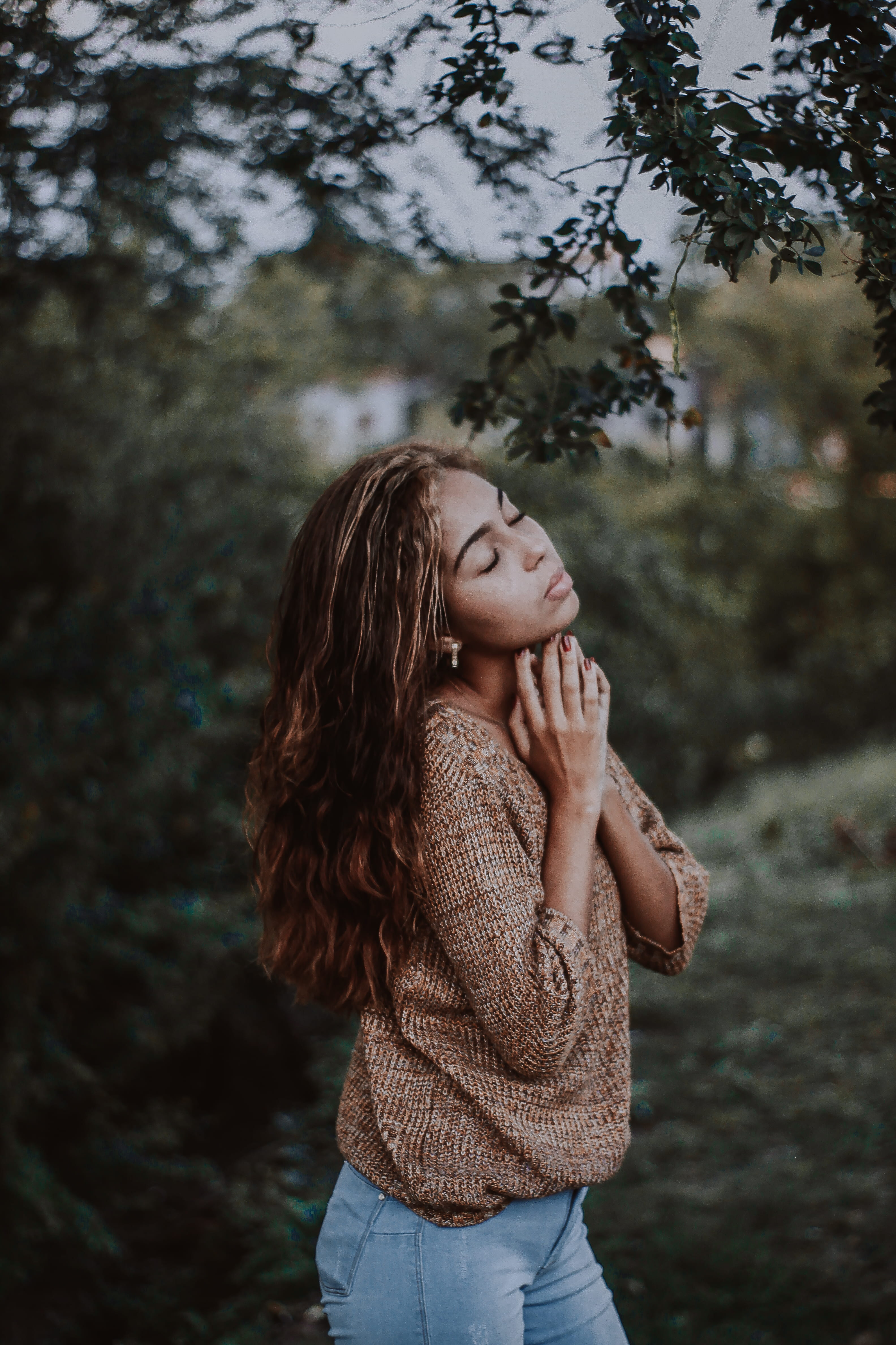 girl, casual clothing, lifestyles, long hair, young adult, woman, leisure activity, teenager, pray, contemplation, feeling, hair, agameoftone, long, leafed, Phone HD Wallpaper