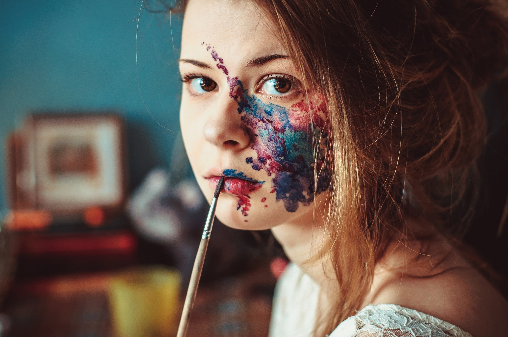 messy, pale, momorozov, women, 1080P, face paint, brunette, looking at viewer, paintbrushes, brown eyes, HD Wallpaper