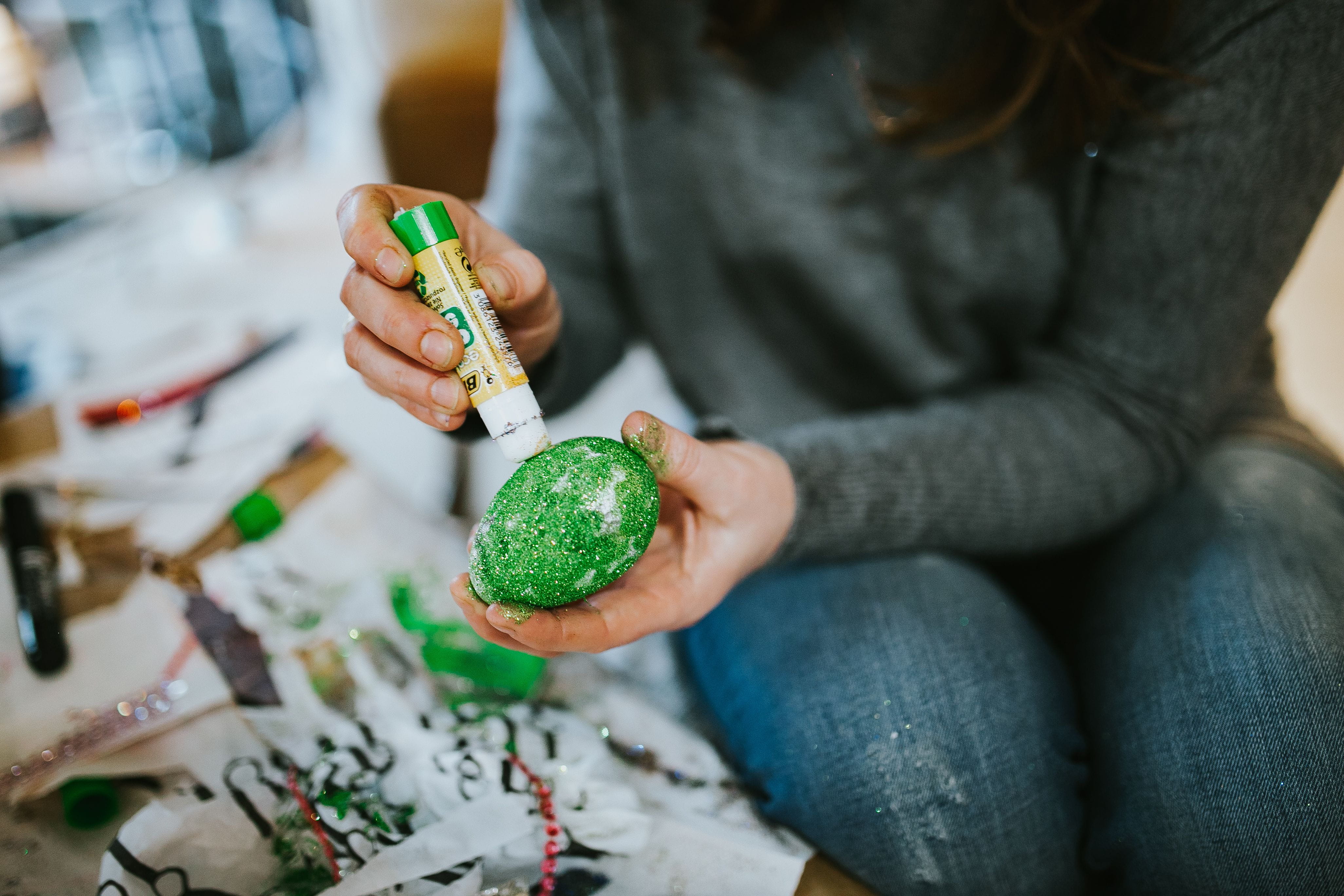 women, human hand, jar, diy, 4K, green color, leisure activity, cord, food, paintbrush, food and drink, holding, hand, front view, jeans, paint, yarn, HD Wallpaper