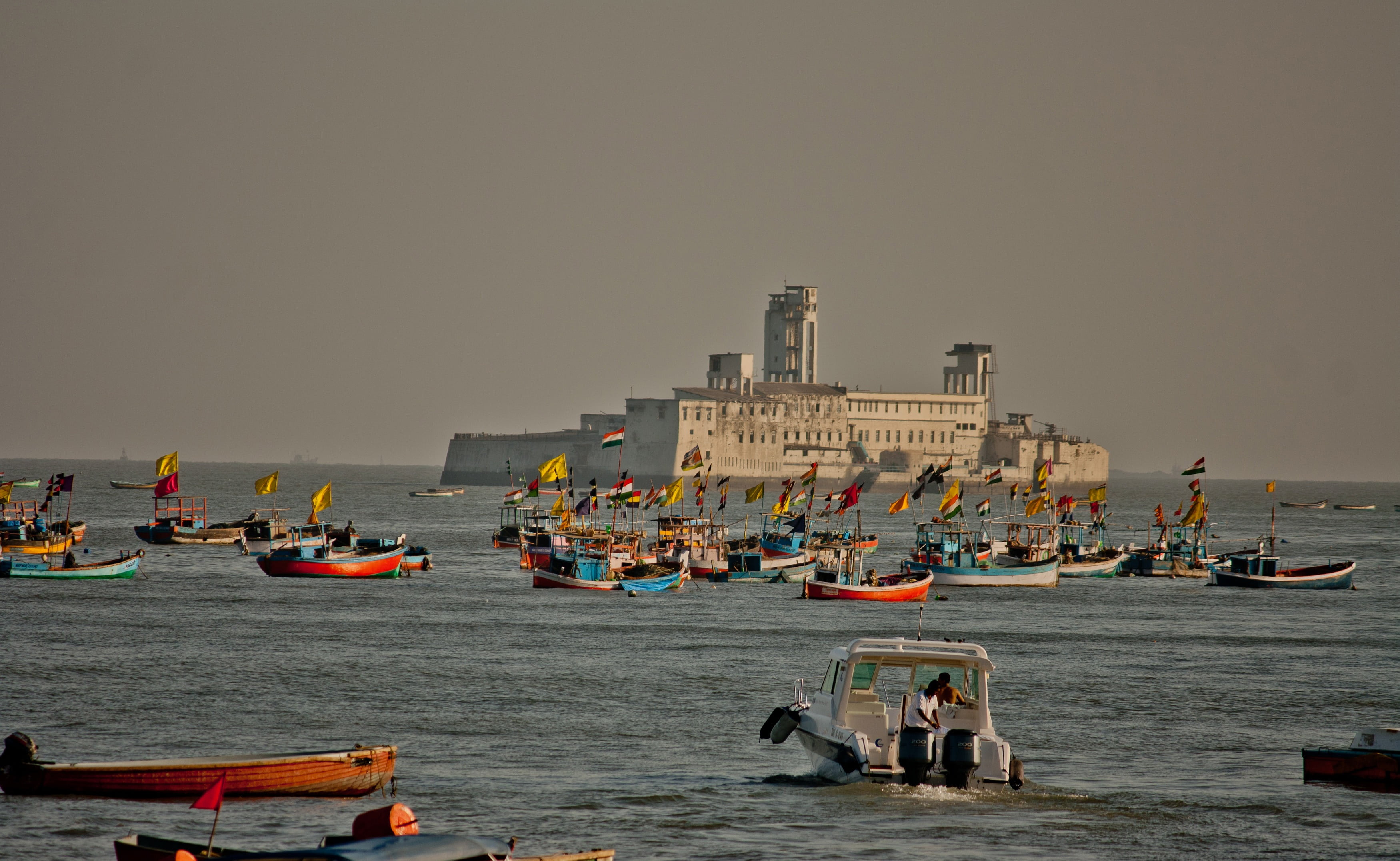 beach, boats, water, architecture, group of people, building exterior, mode of transportation, men, transportation, city, large group of people, crowd, HD Wallpaper