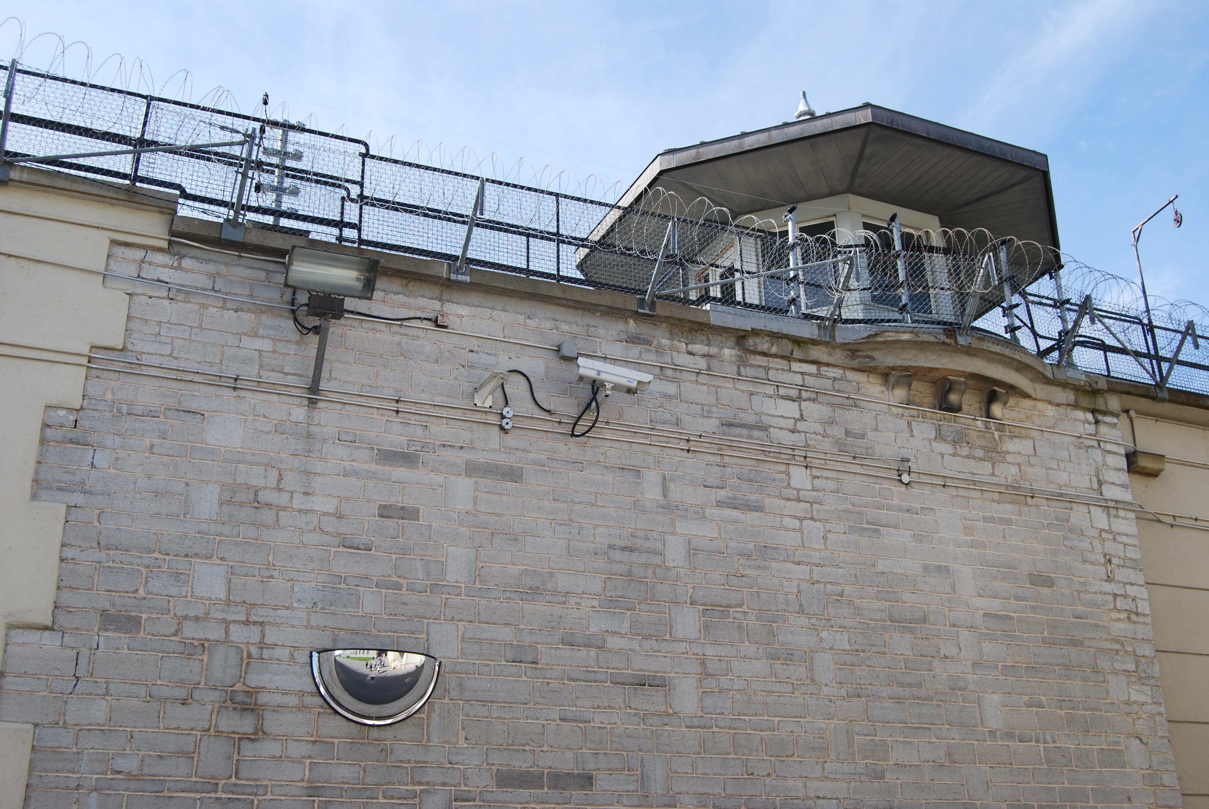 day, metal, building, wall - building feature, technology, built structure, kingston, cloud - sky, architecture, wall, 4K, outdoors, prison, canada, sunlight, HD Wallpaper