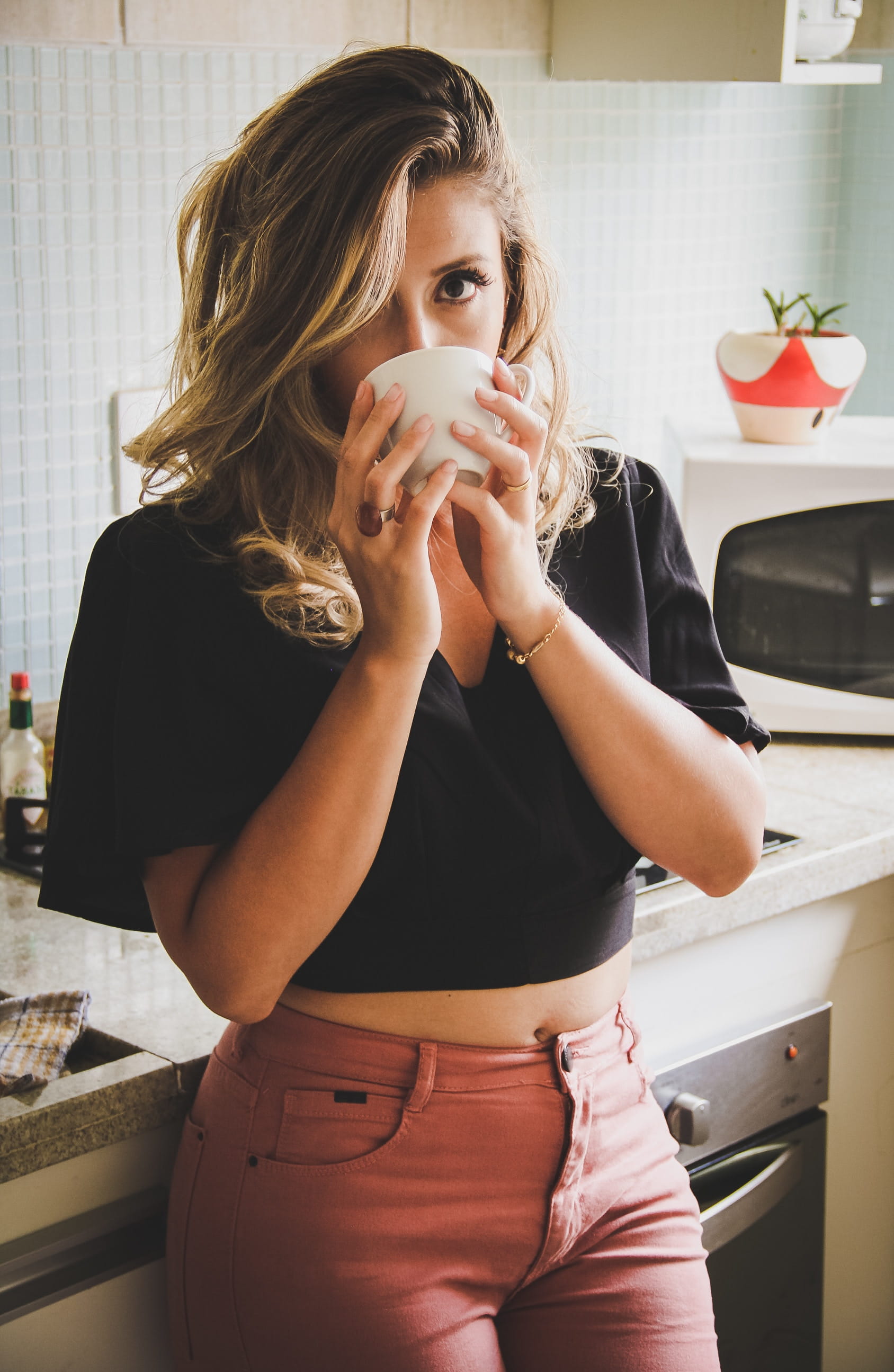 food and drink, home interior, cup, coffee drink, photoshoot, real people, posing, hair, wearing, pose, domestic room, facial expression, one person, fashionable, Phone HD Wallpaper