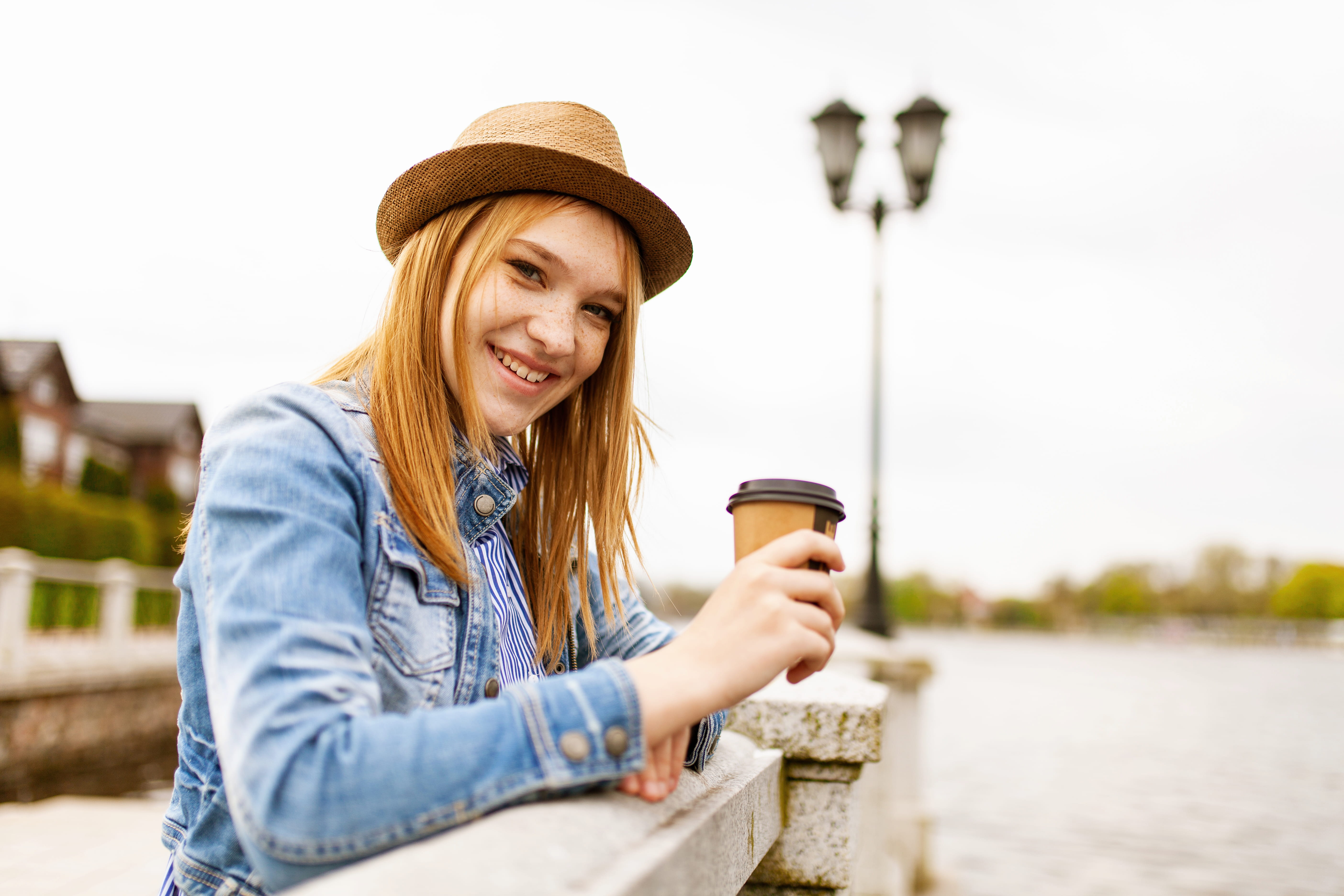 enjoyment, hand, person, river, fun, pretty, emotion, girl, street, lifestyle, lifestyles, photo, photography, cup, portrait, lamppost, hair, picture, summer, HD Wallpaper