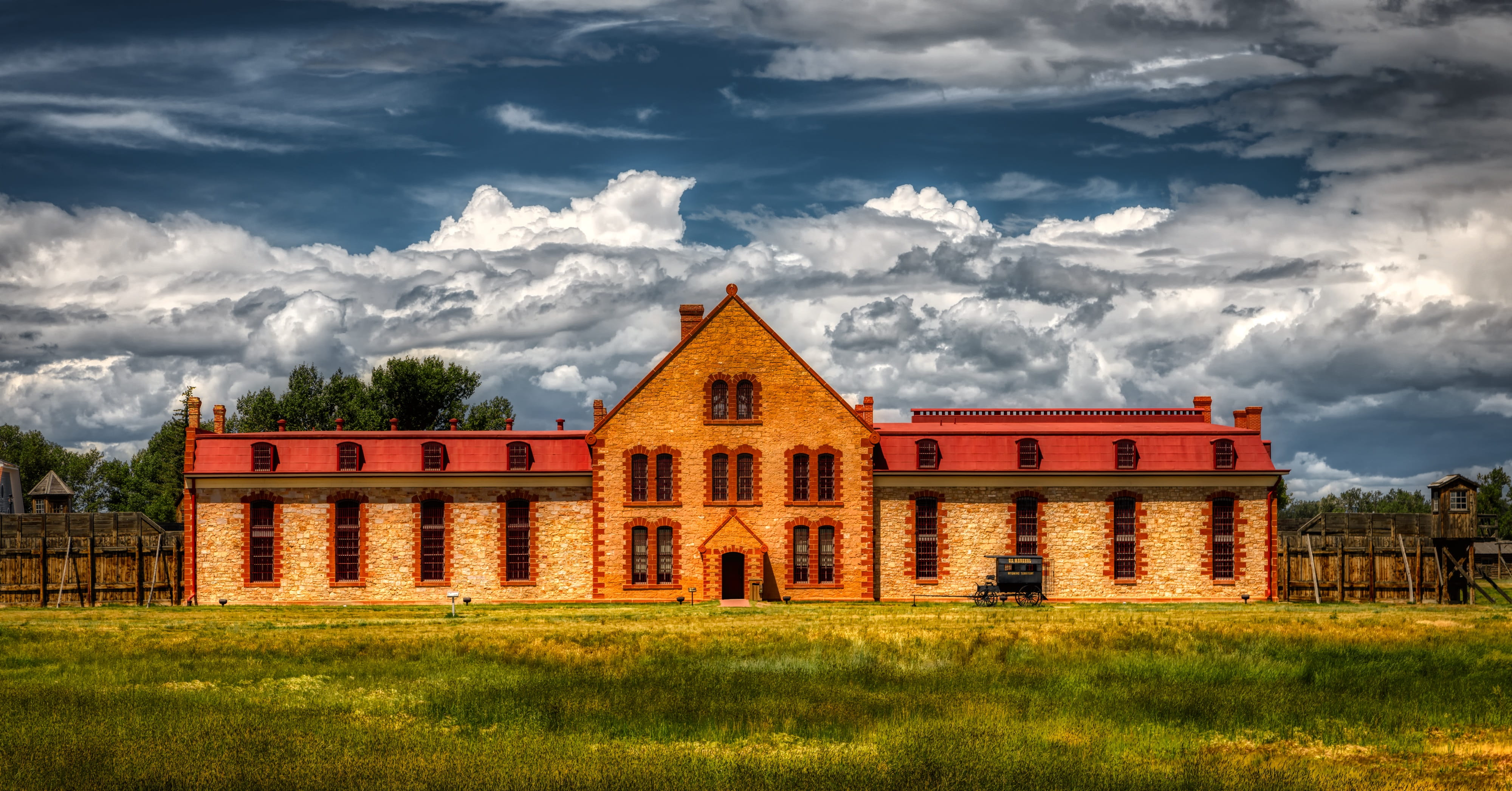 america, landmark, nature, cloud - sky, 4K, ominous, grass, western, hdr, territorial prison, field, historic, residential district, tree, attractions, HD Wallpaper