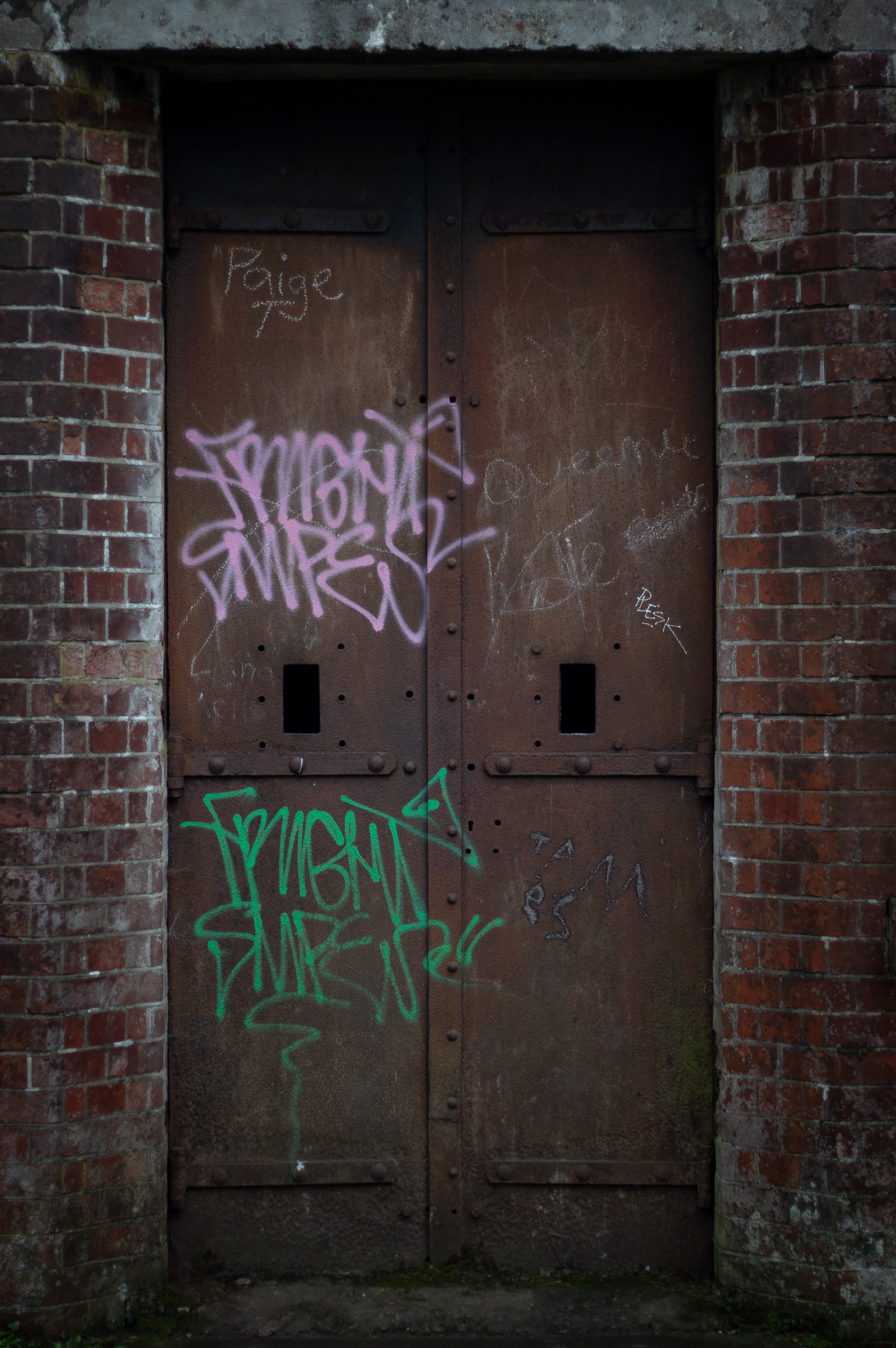 history, entrance, site, old, doorway, sign, damaged, text, abandoned, day, building exterior, ruin, graffiti, tourist, historic, house, jail, urban, 5K, Phone HD Wallpaper