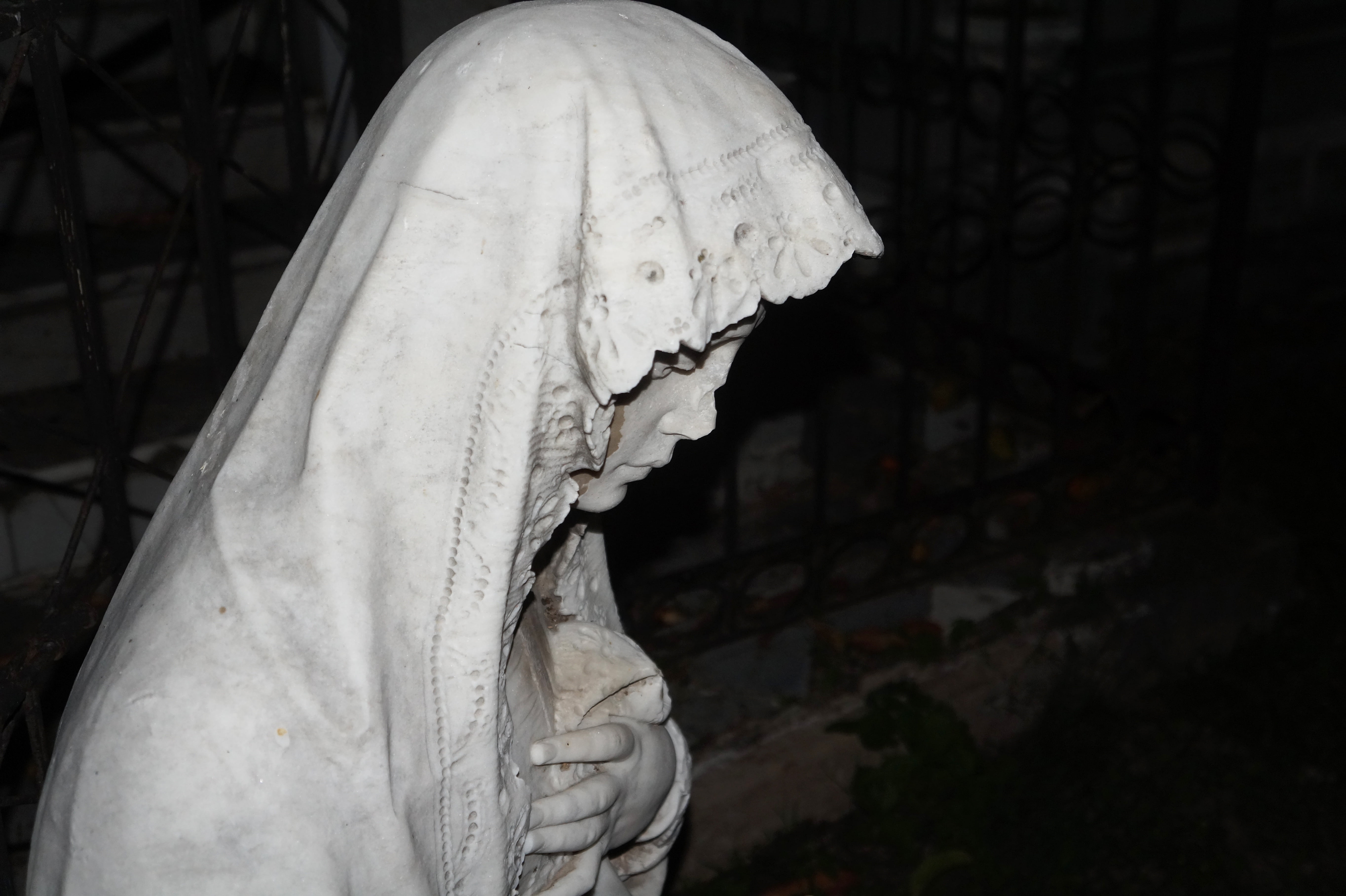 female likeness, el salvador, art and craft, believer, human representation, death, angel, sadness, male likeness, creativity, forgiveness, dead, graves, HD Wallpaper