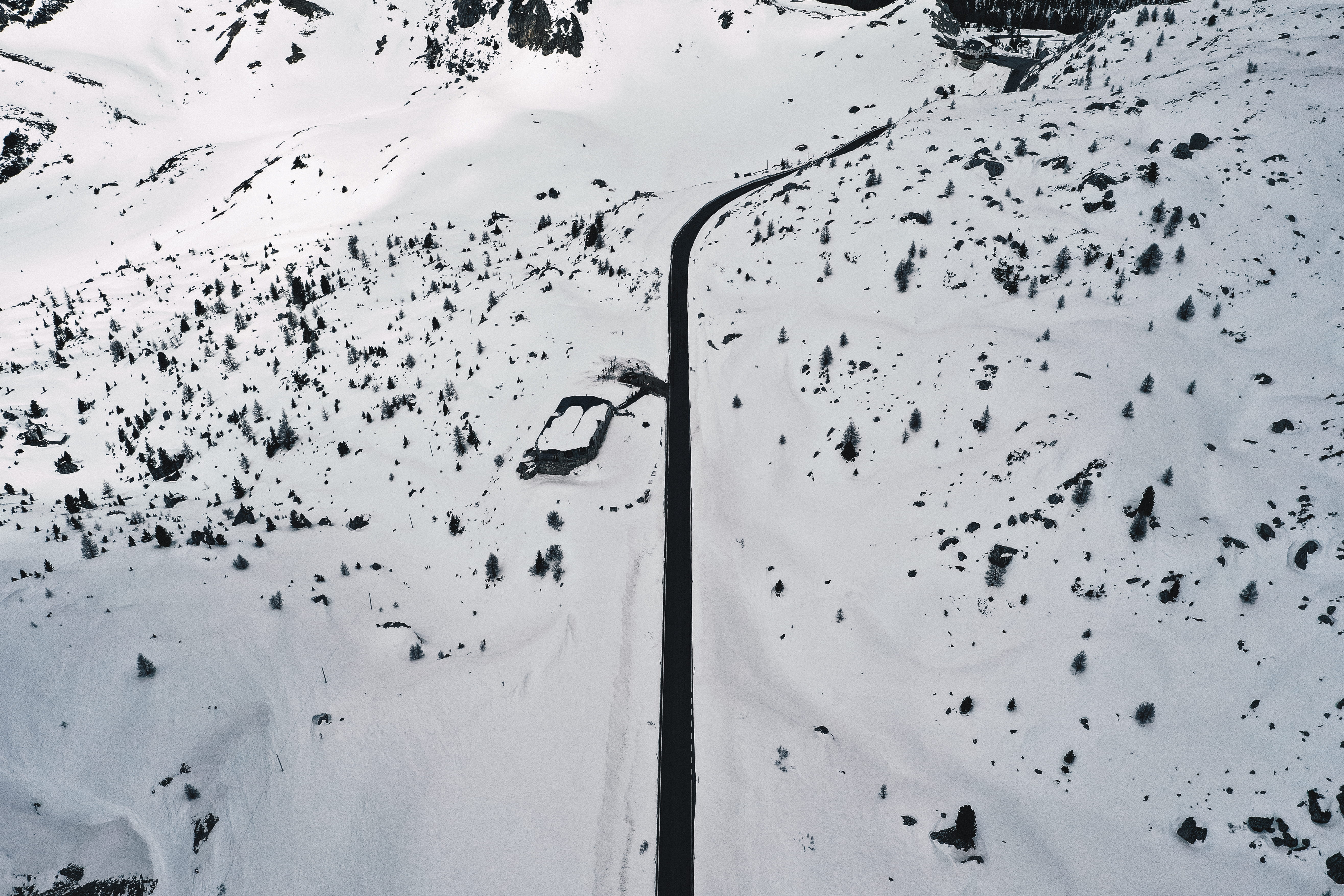 mountain range, white color, building, snow, tar, italy, wet, animal, piste, architecture, sport, land, close-up, mountain, built structure, water, covering, HD Wallpaper