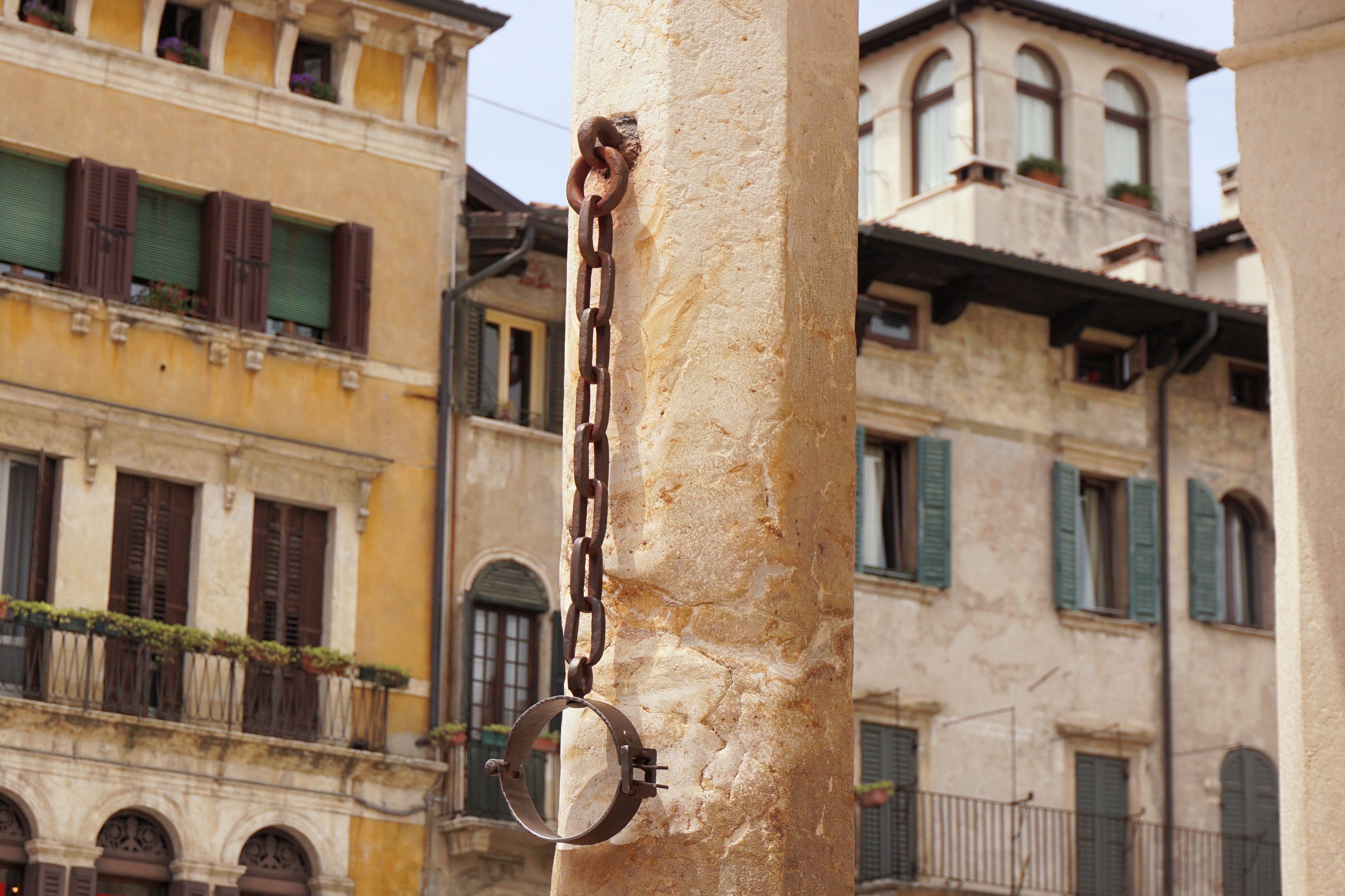 no people, inquisition, city, nature, Italy, the past, arrest, shackles, Verona, old town, Penalty, residential district, representation, low angle view, HD Wallpaper