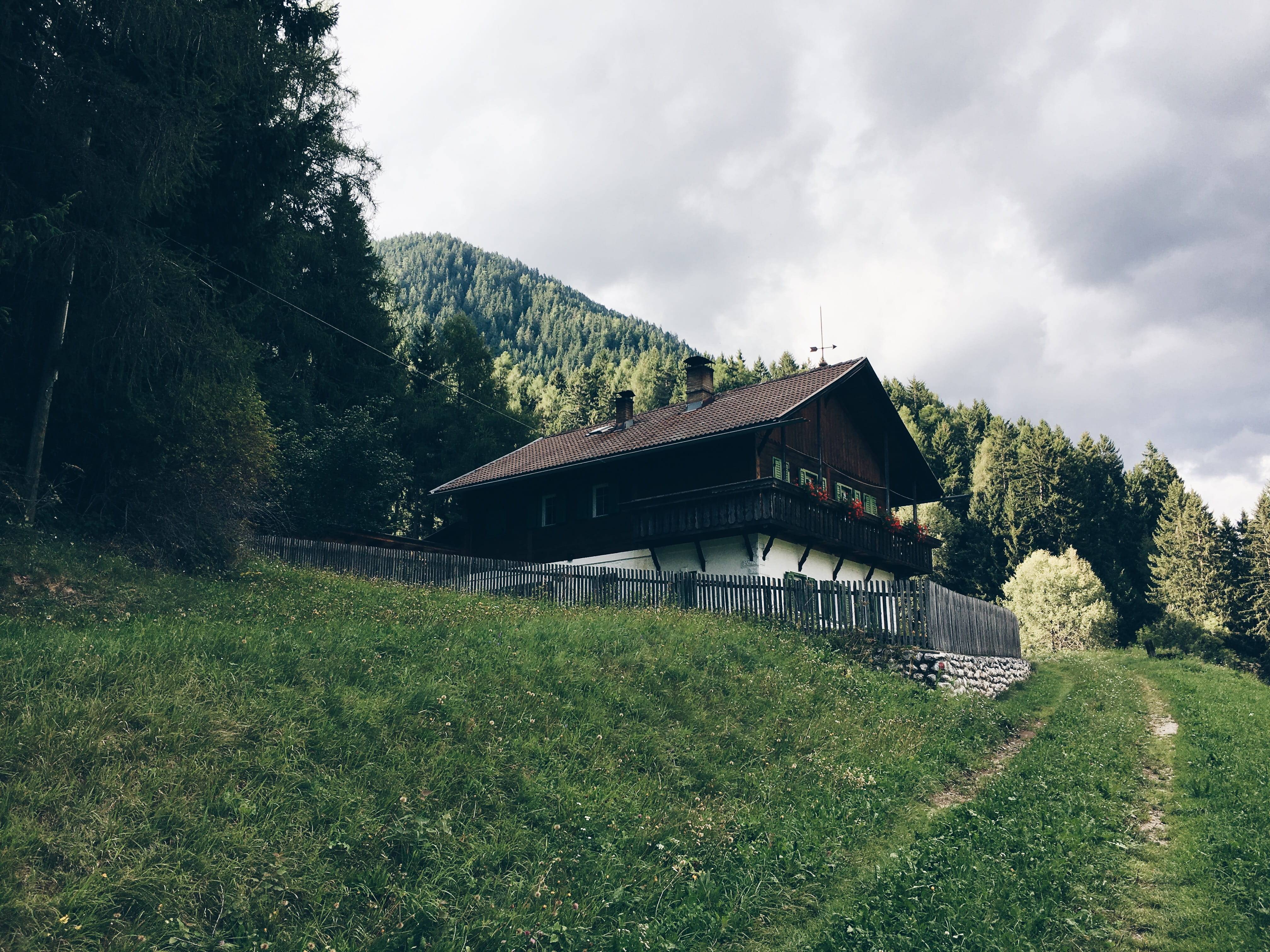 sky, no people, tranquility, plant, green color, day, mountain, beauty in nature, forest, land, field, nature, house, built structure, trentino-alto adige, HD Wallpaper