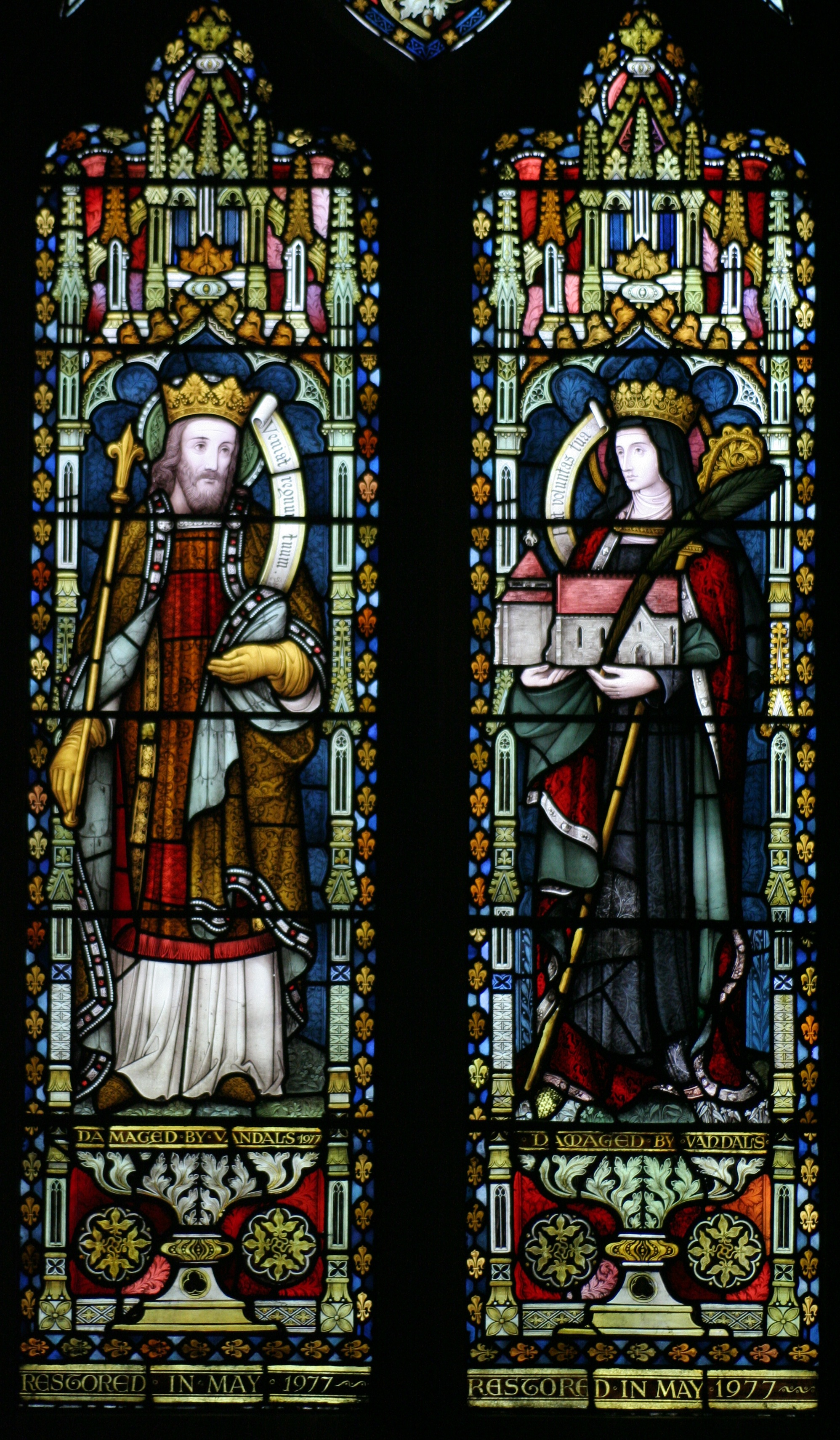 multi colored, king, memorial, st michaels sittingbourne, religion, lead glass, art and craft, kent, spirituality, christian, human representation, queen, Phone HD Wallpaper