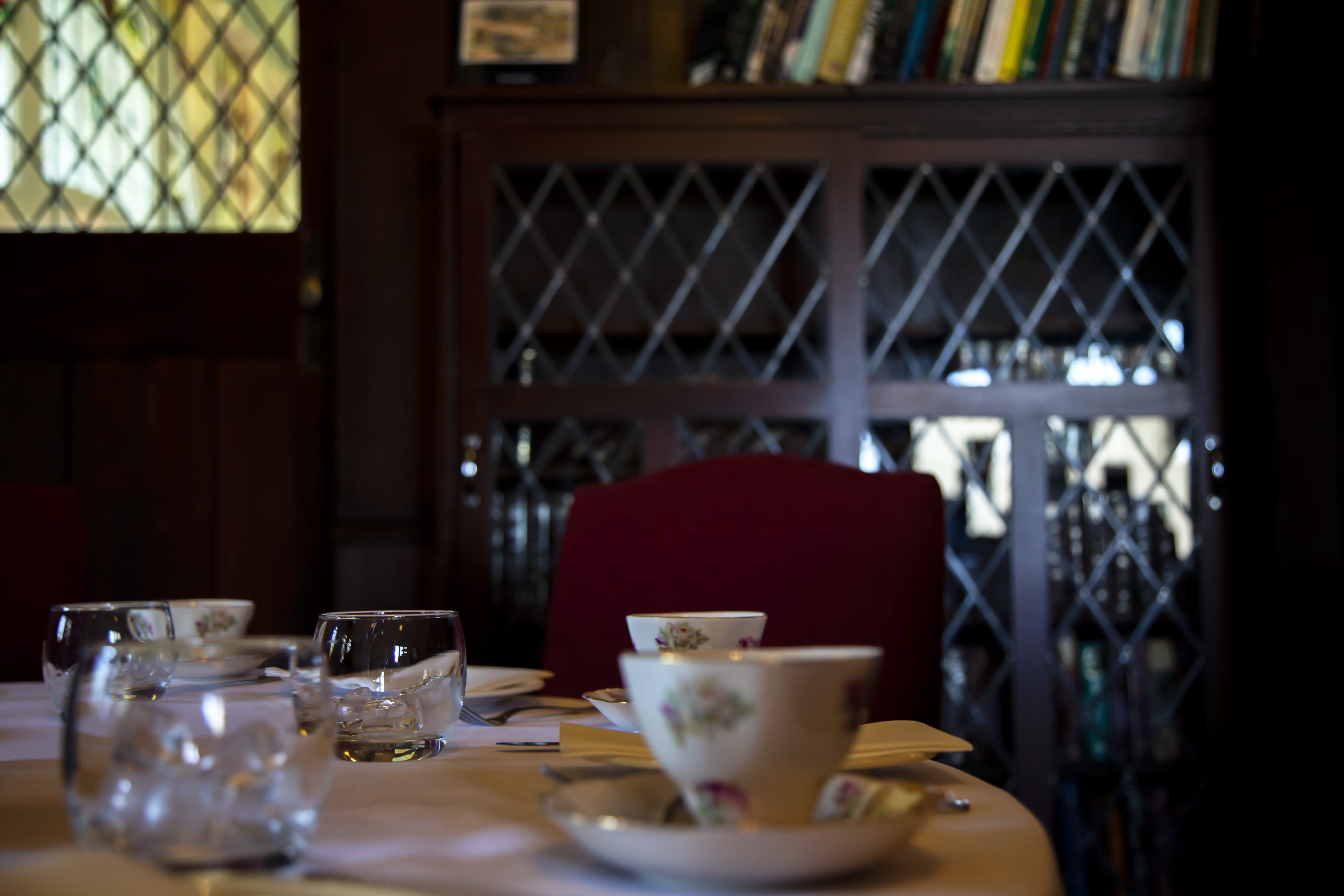 absence, drink, crockery, glass, business, drinking glass, books, selective focus, household equipment, no people, lead light, saucer, tea cup, coffee cup, HD Wallpaper