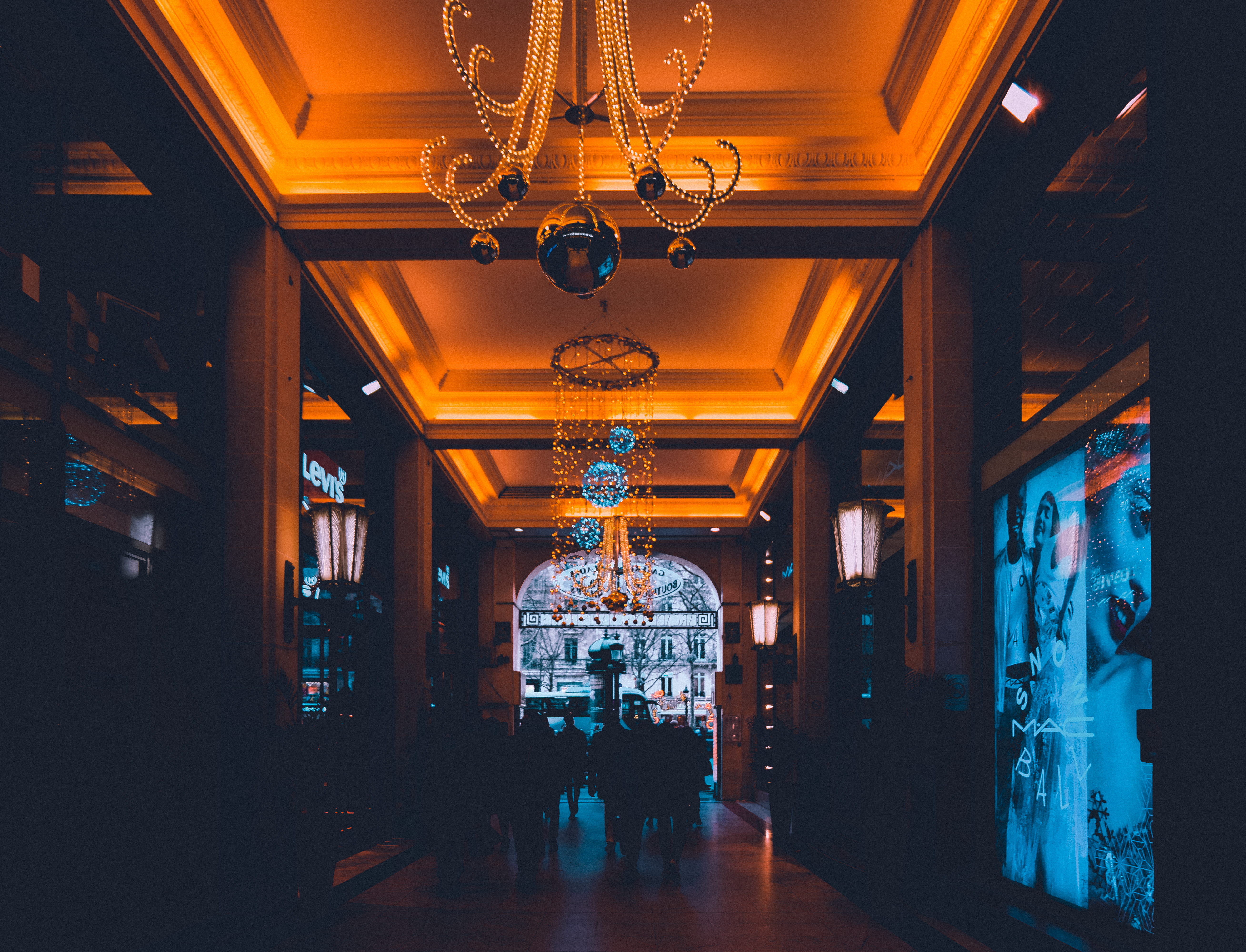 ornate, ceiling, men, building, 5K, indoors, room, leads, tourist, light, luxury, hallway, travel, corridor, architecture, interior, tourism, sillouette, HD Wallpaper