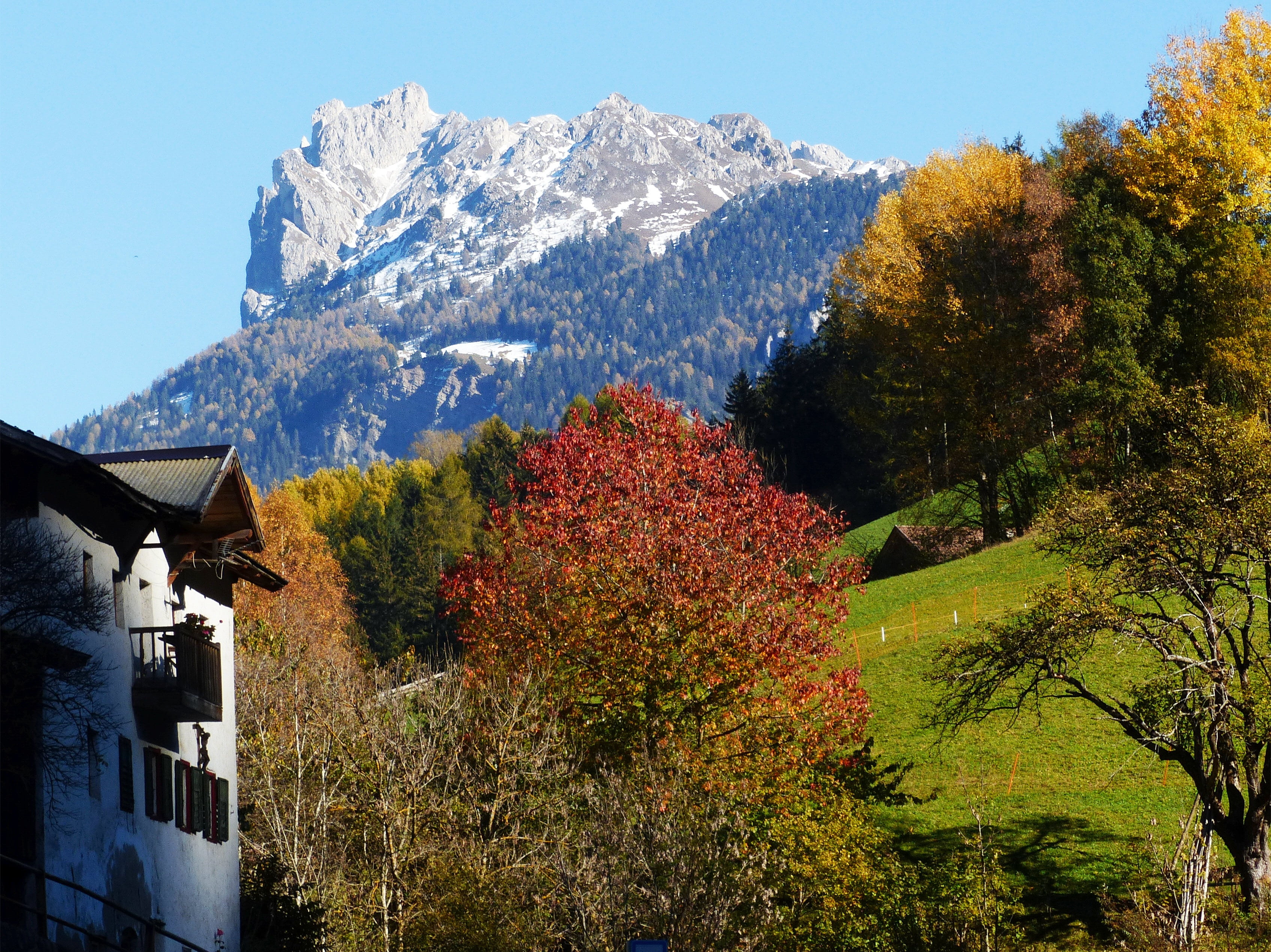 villnösstal, snowcapped mountain, beauty in nature, outdoors, sky, mountains, plant, mountain, building, colorful leaves, golden autumn, geisler acute, HD Wallpaper