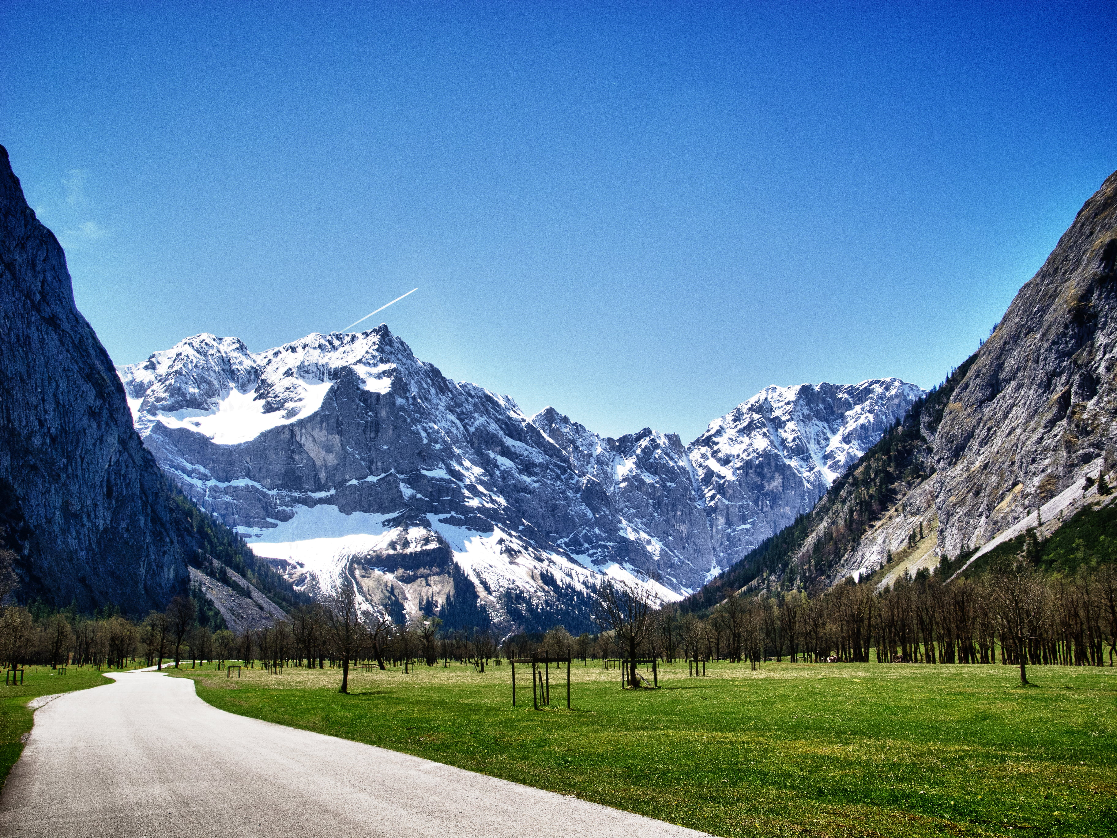 Landscape, Nature, grass, on side, Natur, side, Strasse, 2K, Jahreszeiten, summer, green grass, mountain, Sky  Street, mountains, Baum, scenics, Weite, HD Wallpaper
