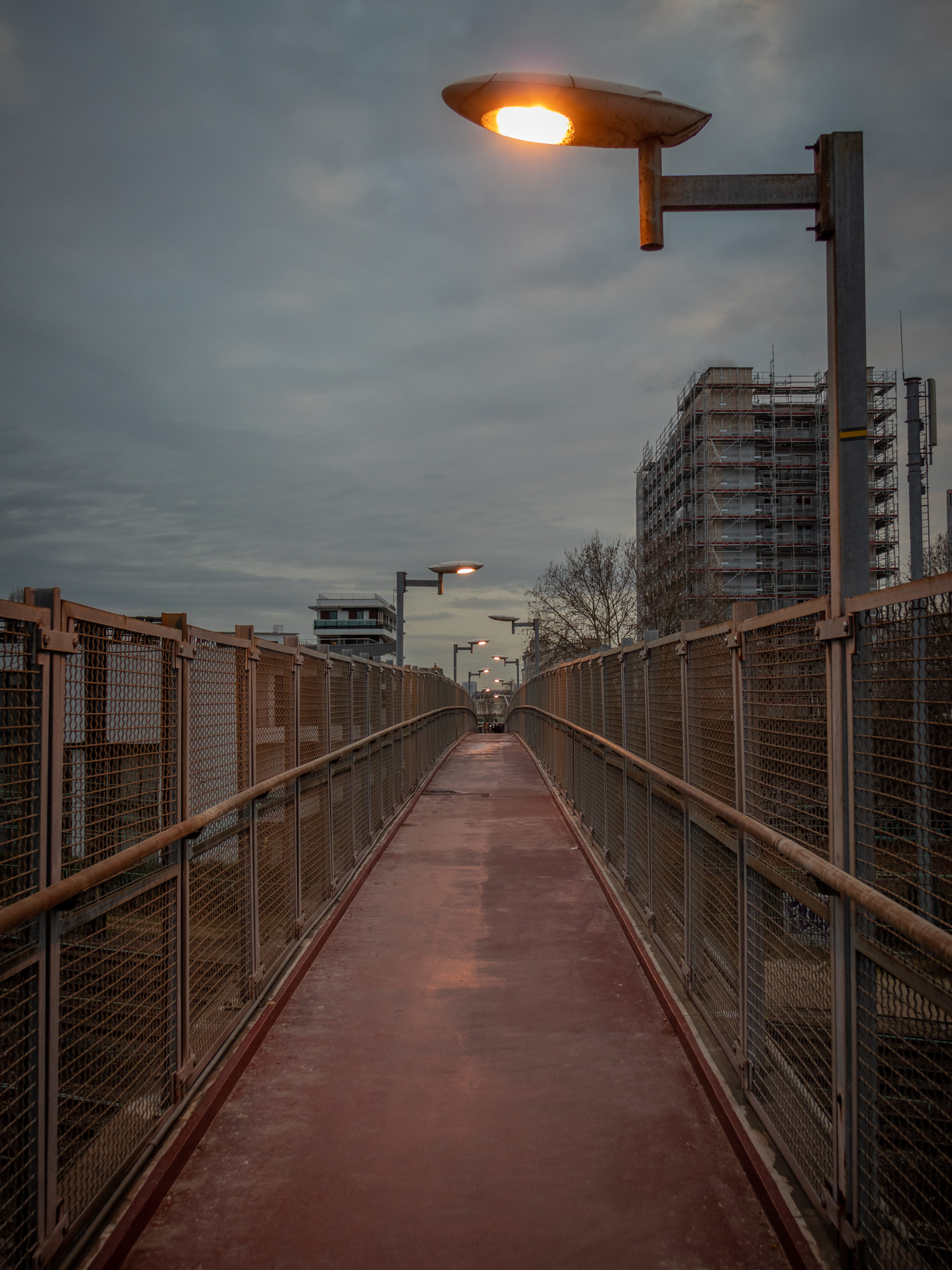 footbridge, street, toursim, diminishing perspective, paris, railing, the way forward, outdoors, black, bridge, sky, building, city, afternoon, light, banister, Phone HD Wallpaper