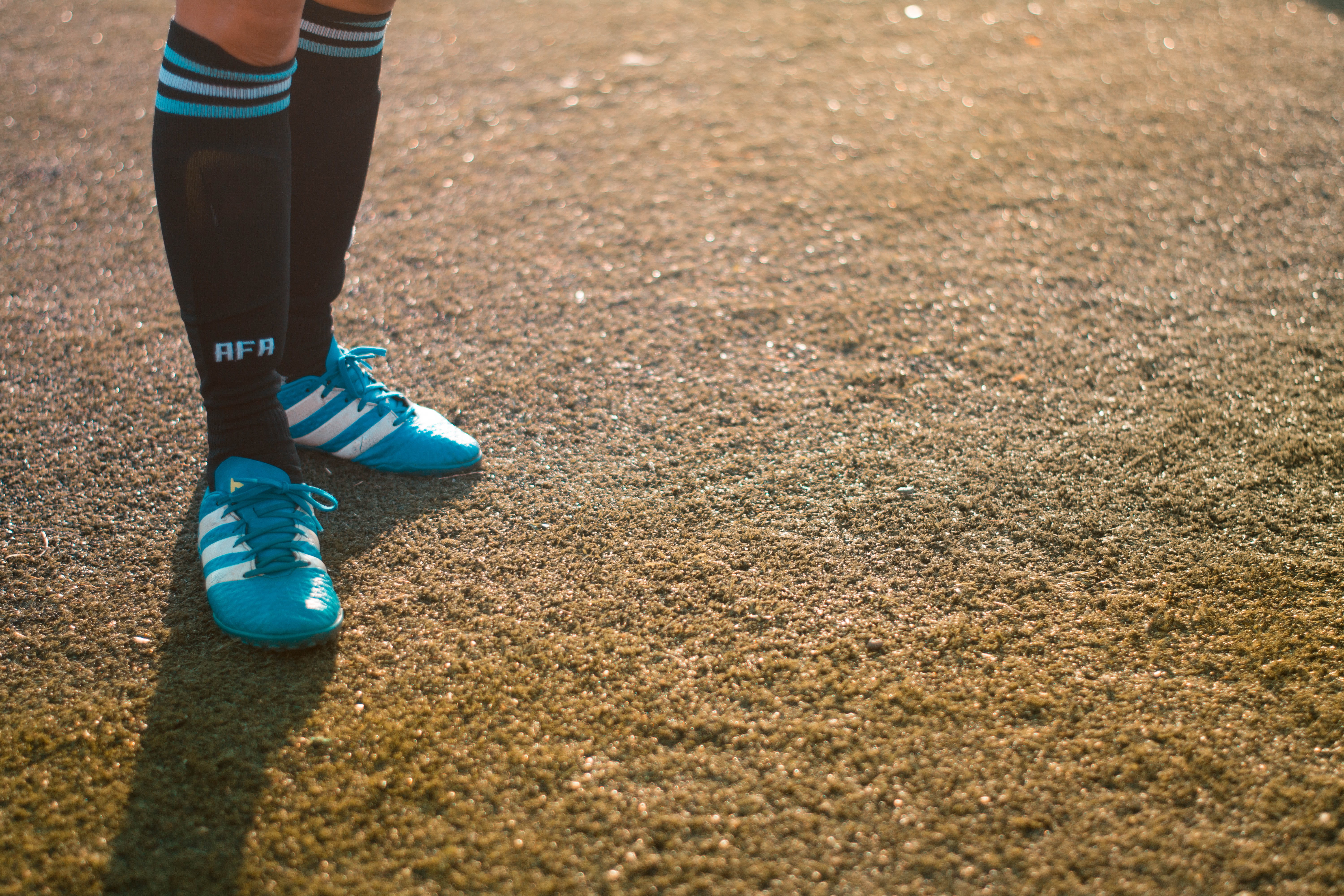 high, body part, athlete, grass, low section, standing, sneakers, shadow, human foot, wearing, healthy lifestyle, human limb, 5K, black, running, wear, HD Wallpaper