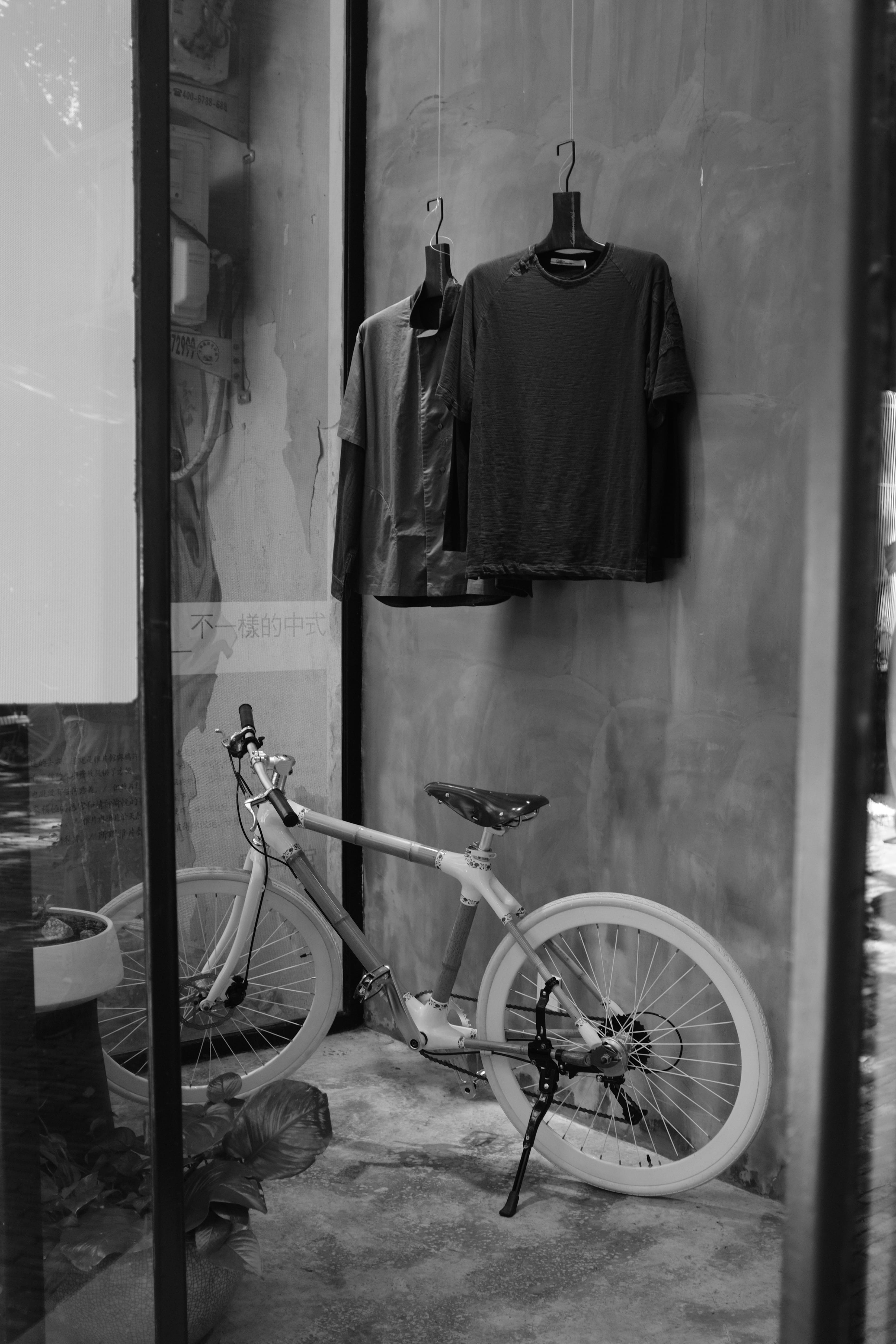 day, shenzhen shi, china, studio, bicycle, window, mode of transportation, metal, wheel, transportation, hanging, cothes, built structure, 4K, architecture, Phone HD Wallpaper