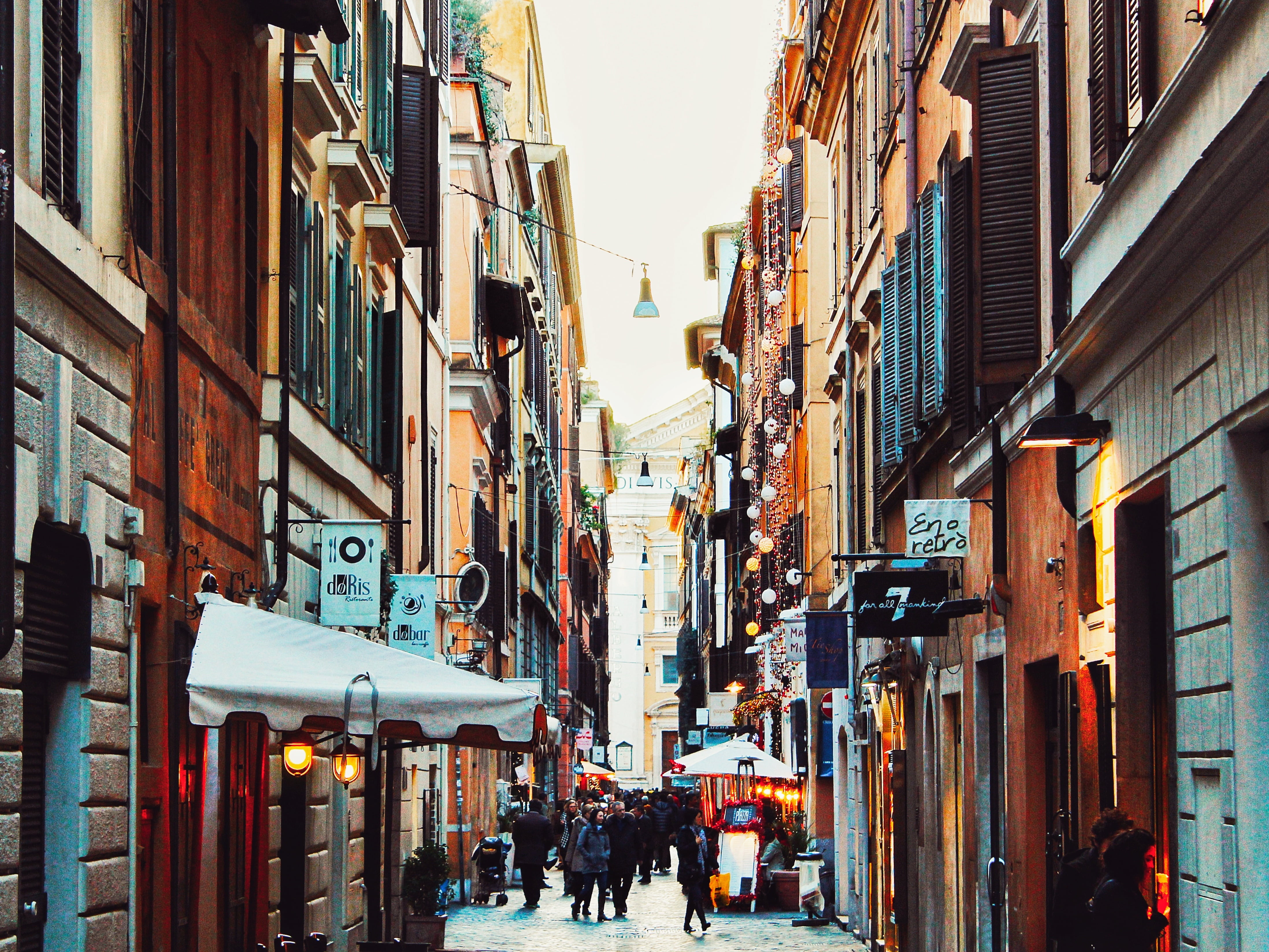 daytime, real people, capital, building, outdoors, italy, city life, 4K, lifestyles, roma capitale, diminishing perspective, holiday, men, residential district, HD Wallpaper