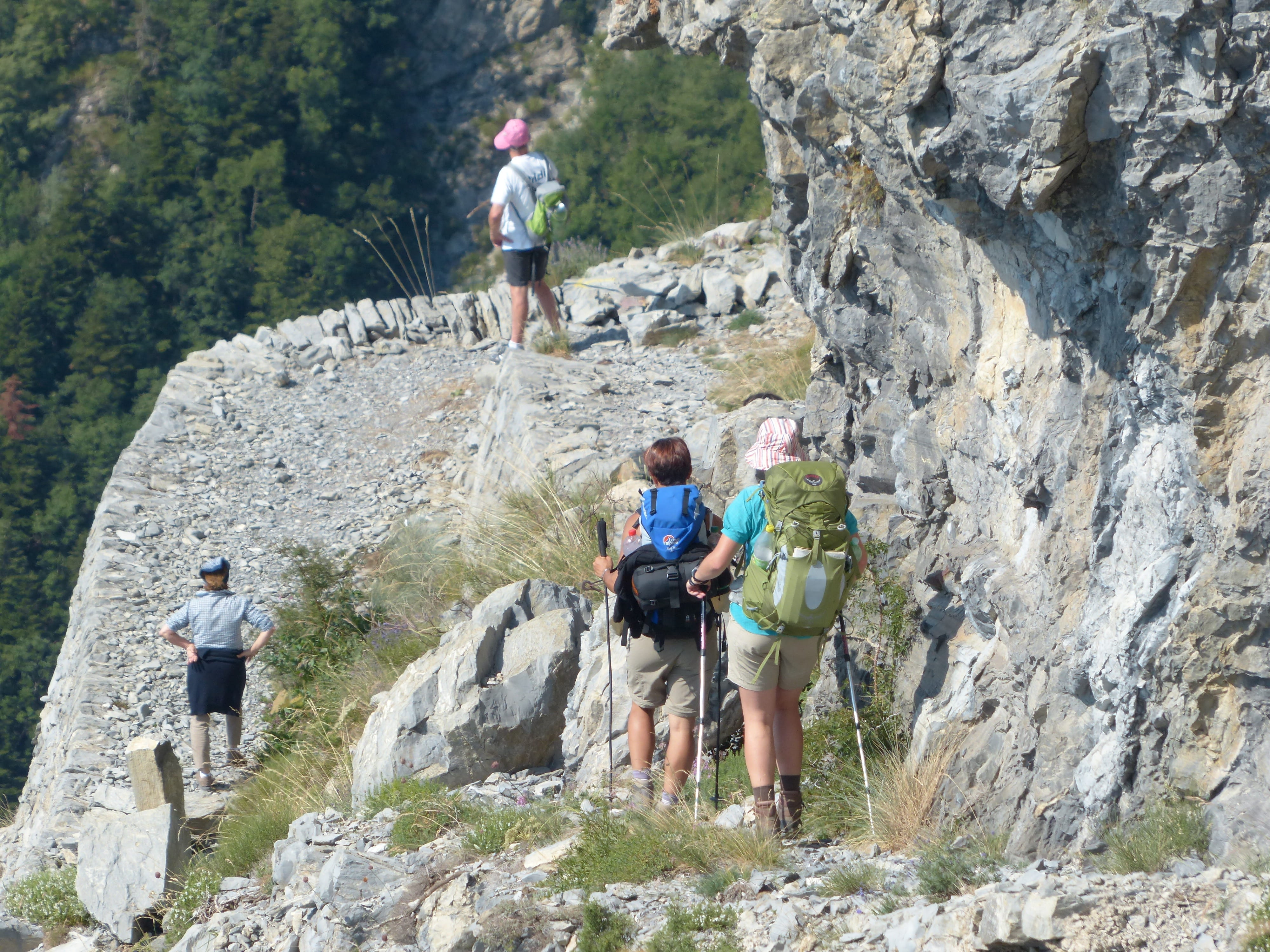sentiero degli alpini, leisure activity, men, group Of People, walking, solid, day, activity, males, image Technique, rock - Object, rock, climbing, adventure, HD Wallpaper