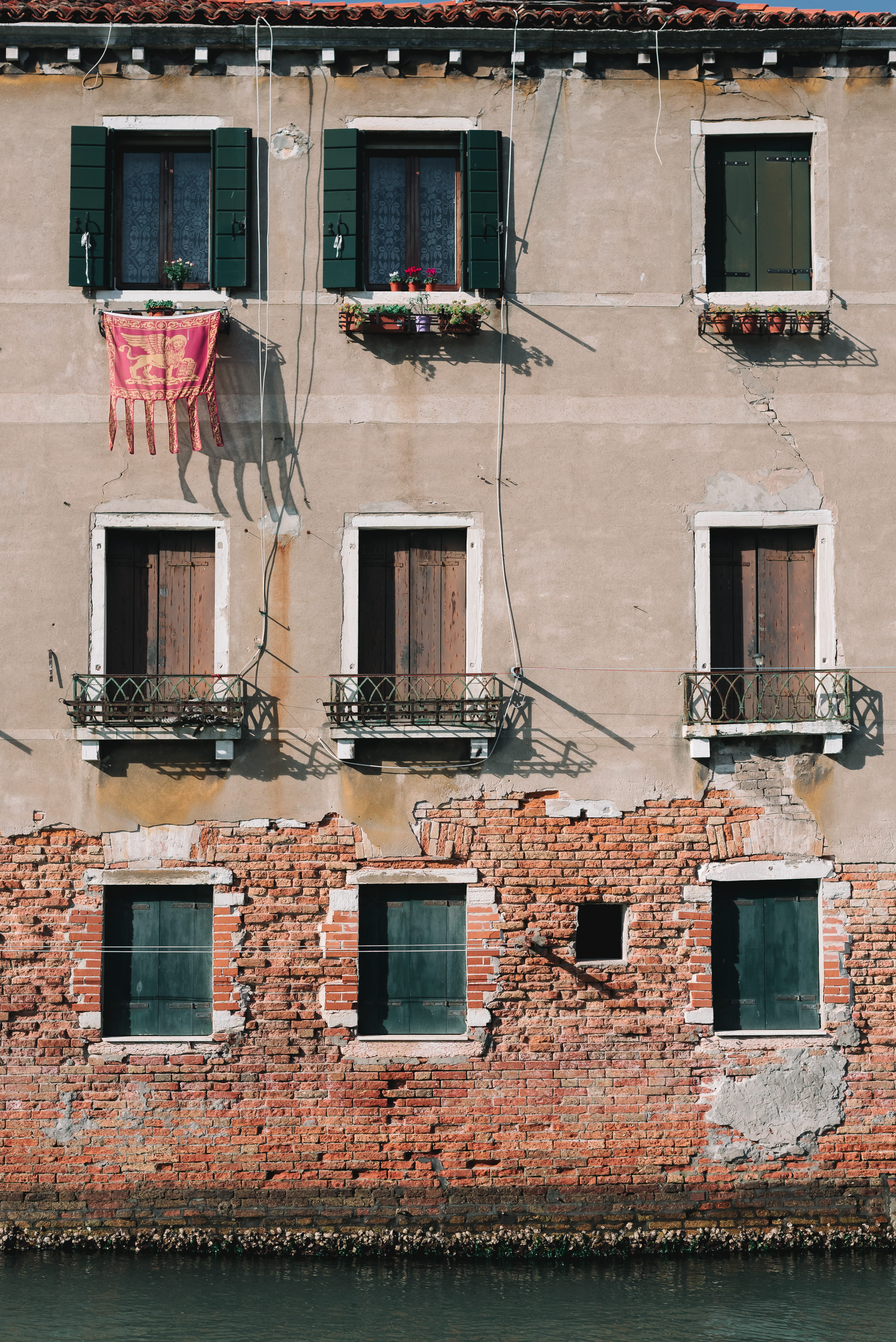urban Scene, mediterranean Culture, italy, no People, brown, famous Place, window, 5K, house, wall - Building Feature, mediterranean Countries, shutter, Phone HD Wallpaper