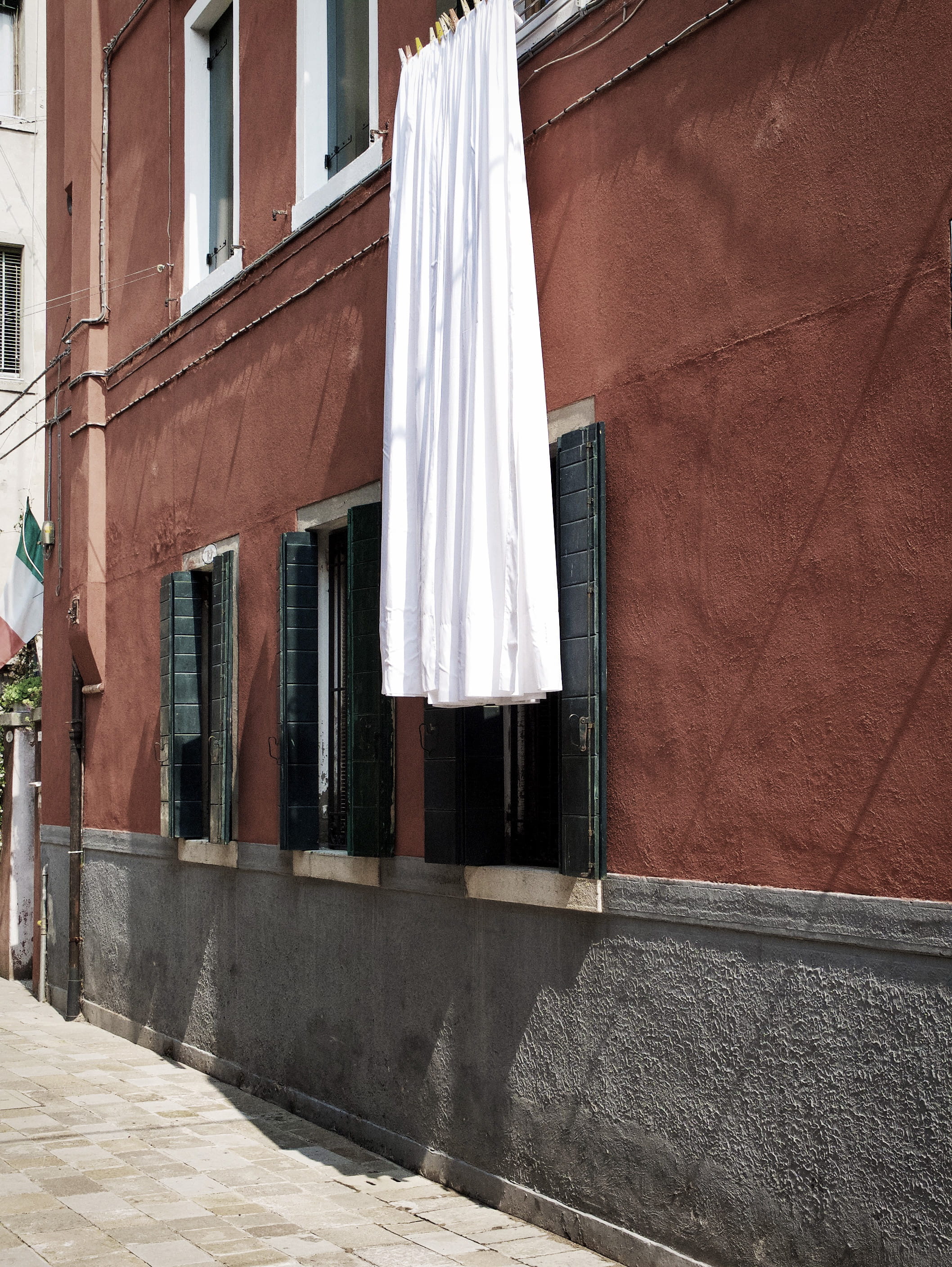 window, house, italy, built Structure, cultures, urban Scene, city, 2K, facade, old, history, street view, shutter, venice, street, linen, venezium, outdoors, Phone HD Wallpaper