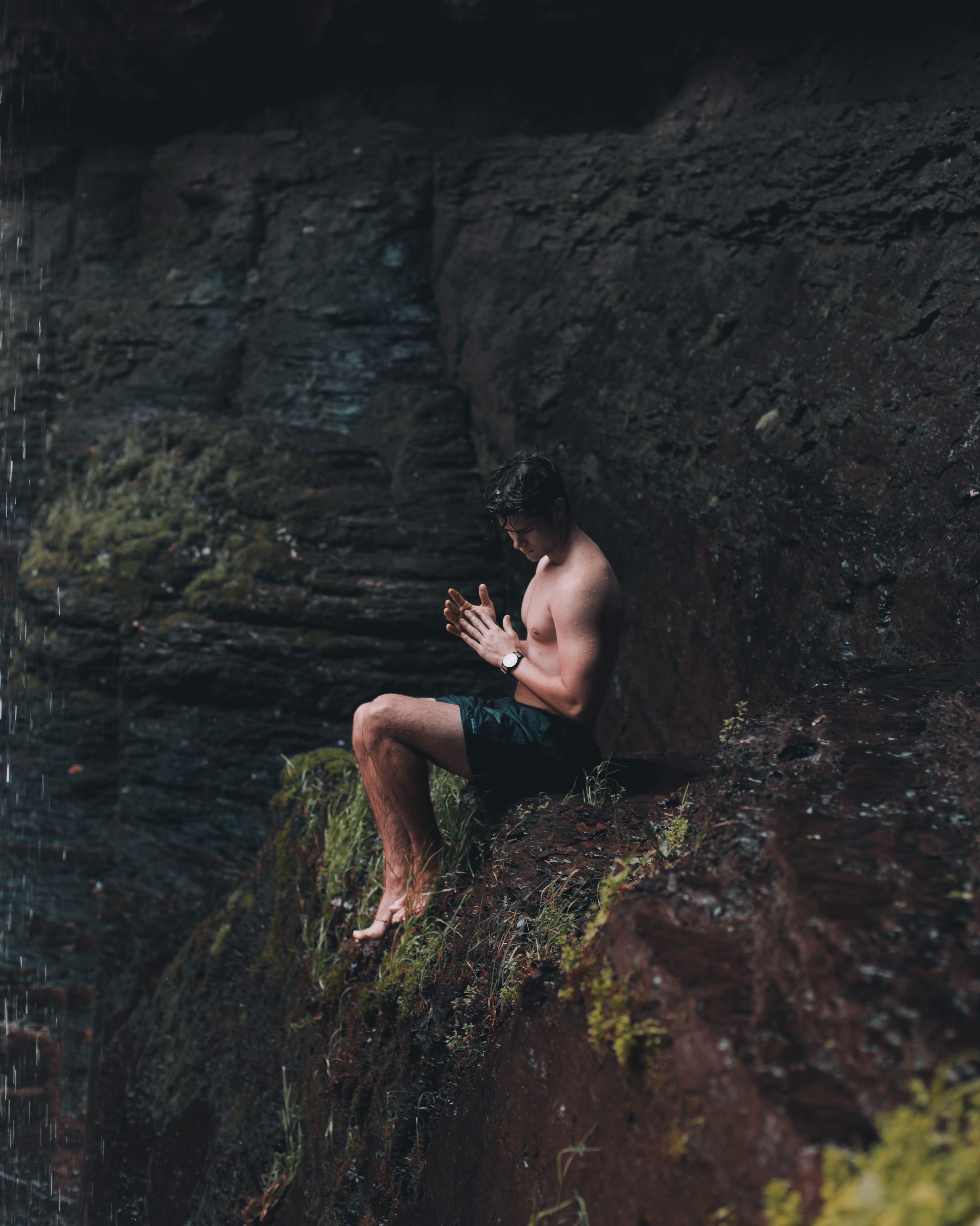 solid, real people, resting, sitting, me, casual clothing, leisure activity, rock formation, holiday, young men, rock - object, nature, mountain, 4K, outdoors, Phone HD Wallpaper