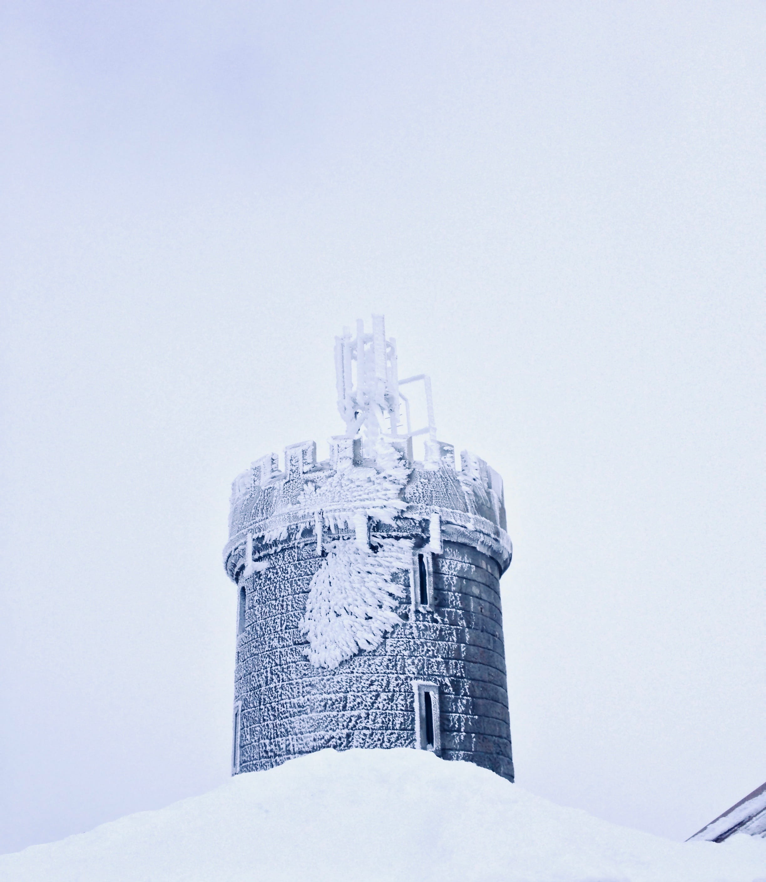 frozen, 2K, white, building exterior, water tower, clear sky, boat, architecture, covilhã, vehicle, cold temperature, storm, outdoors, cold, icicle, blizzard, Phone HD Wallpaper