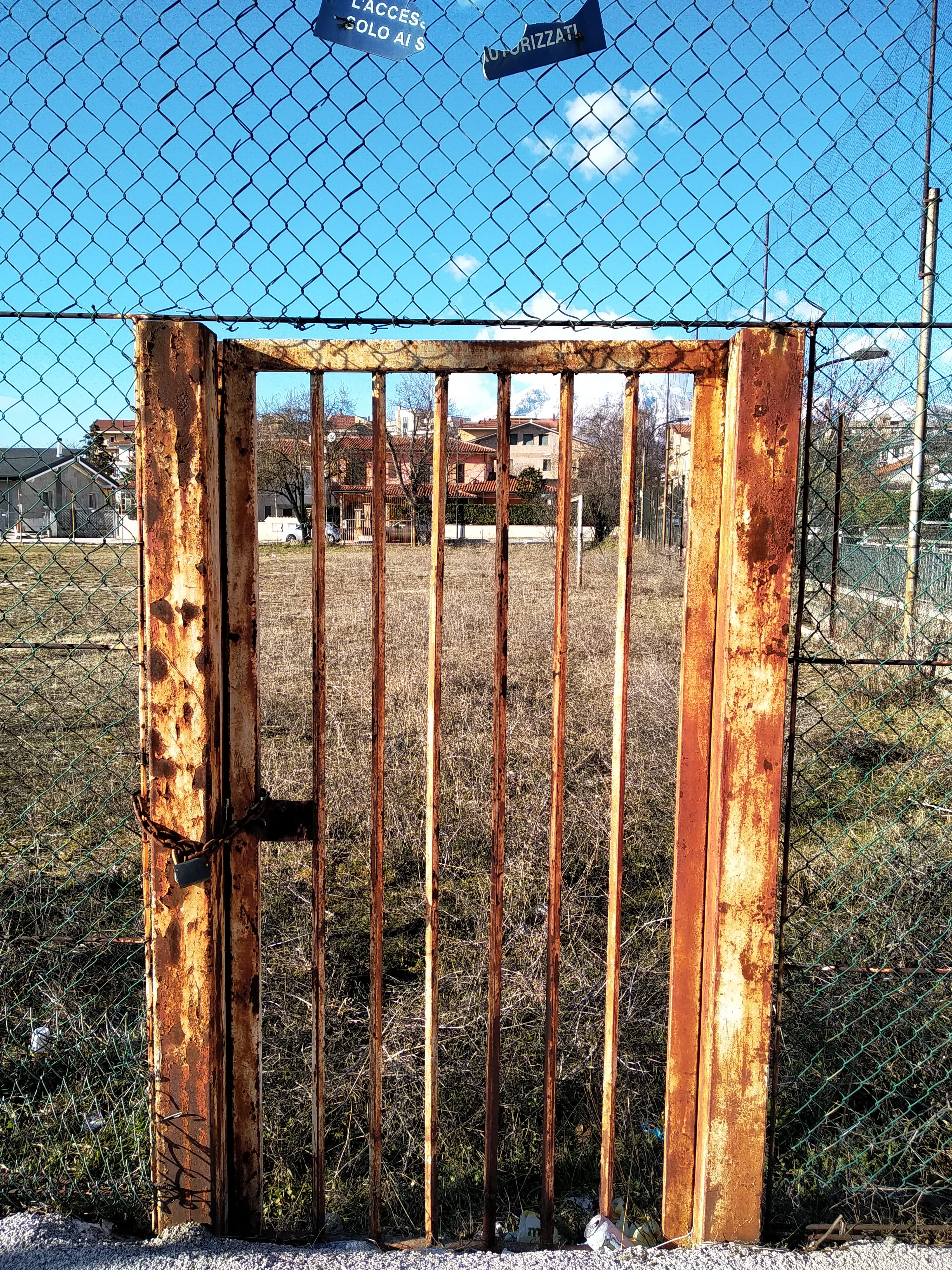 plant, light, rusty, metal, sunlight, porta, deterioration, door, safety, torii, day, flare, lock, grille, no people, avezzano, prison, old, gate, field, Phone HD Wallpaper