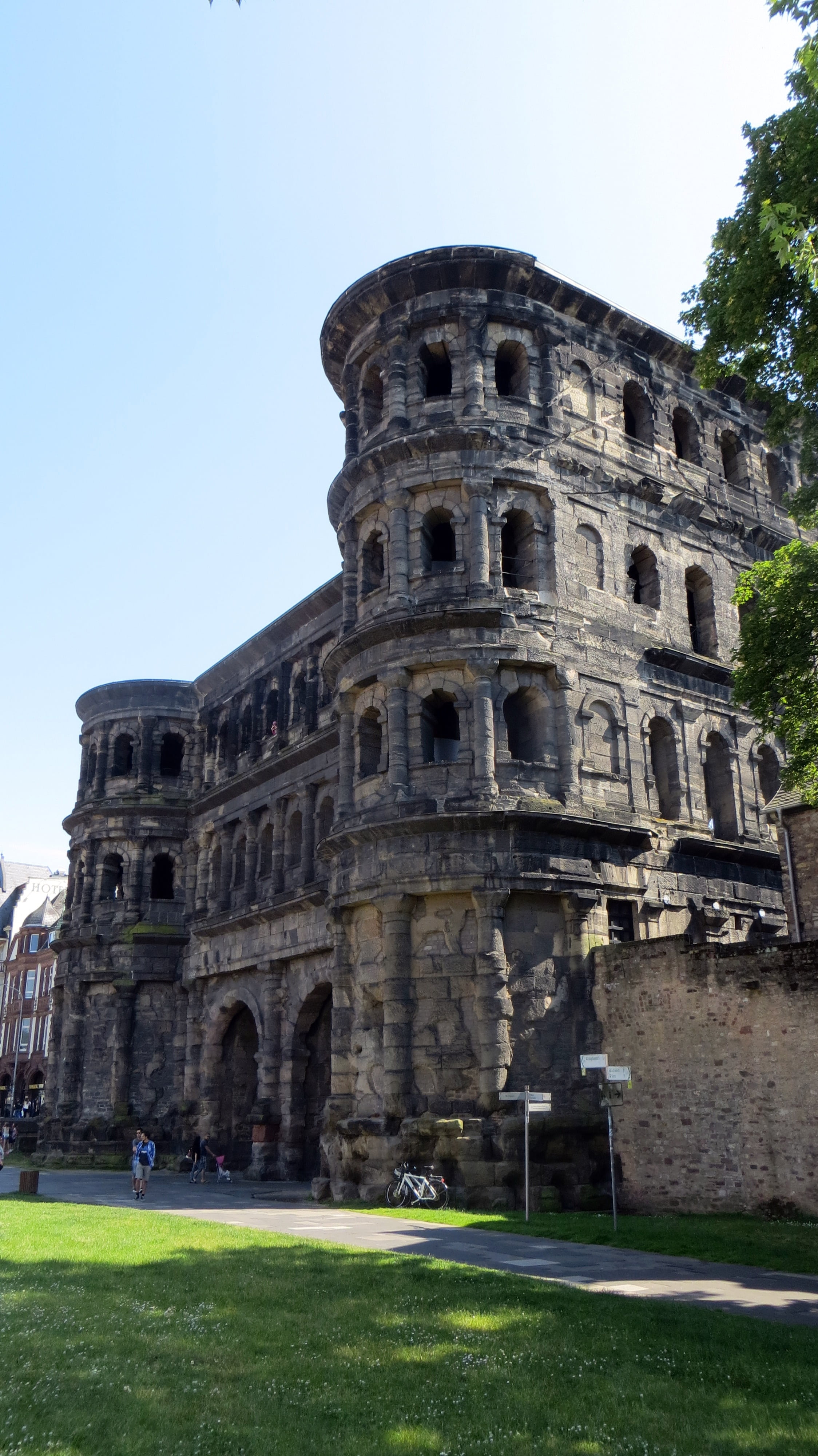 antiquity, built structure, tourism, clear sky, sky, encounter point, the past, famous Place, plant, outdoors, romans, porta nigra, ancient civilization, Phone HD Wallpaper