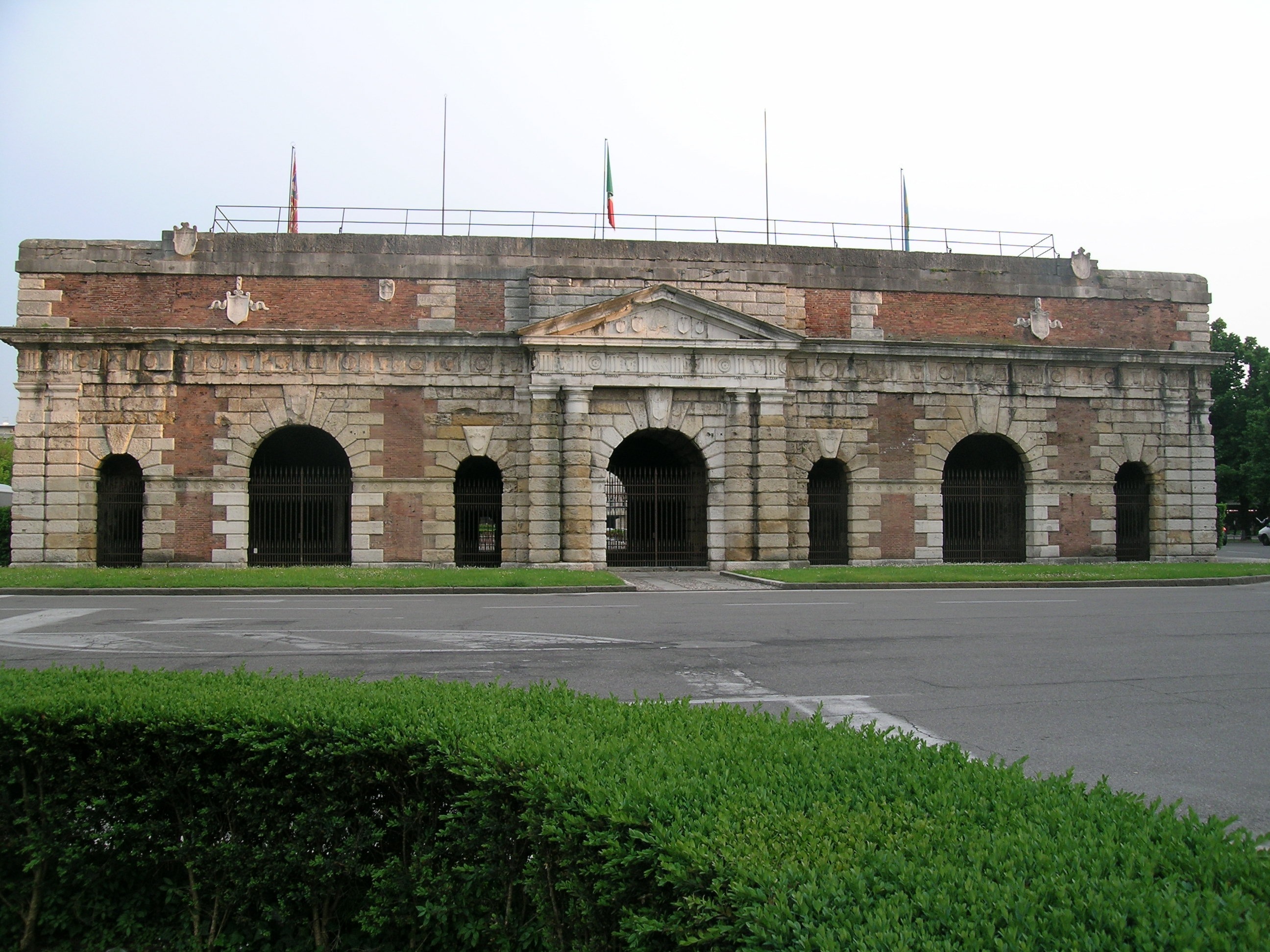 history, 2K, building, building exterior, porta nuova, arch, clear sky, built structure, travel destinations, city entrance, nature, grass, sky, architecture, HD Wallpaper
