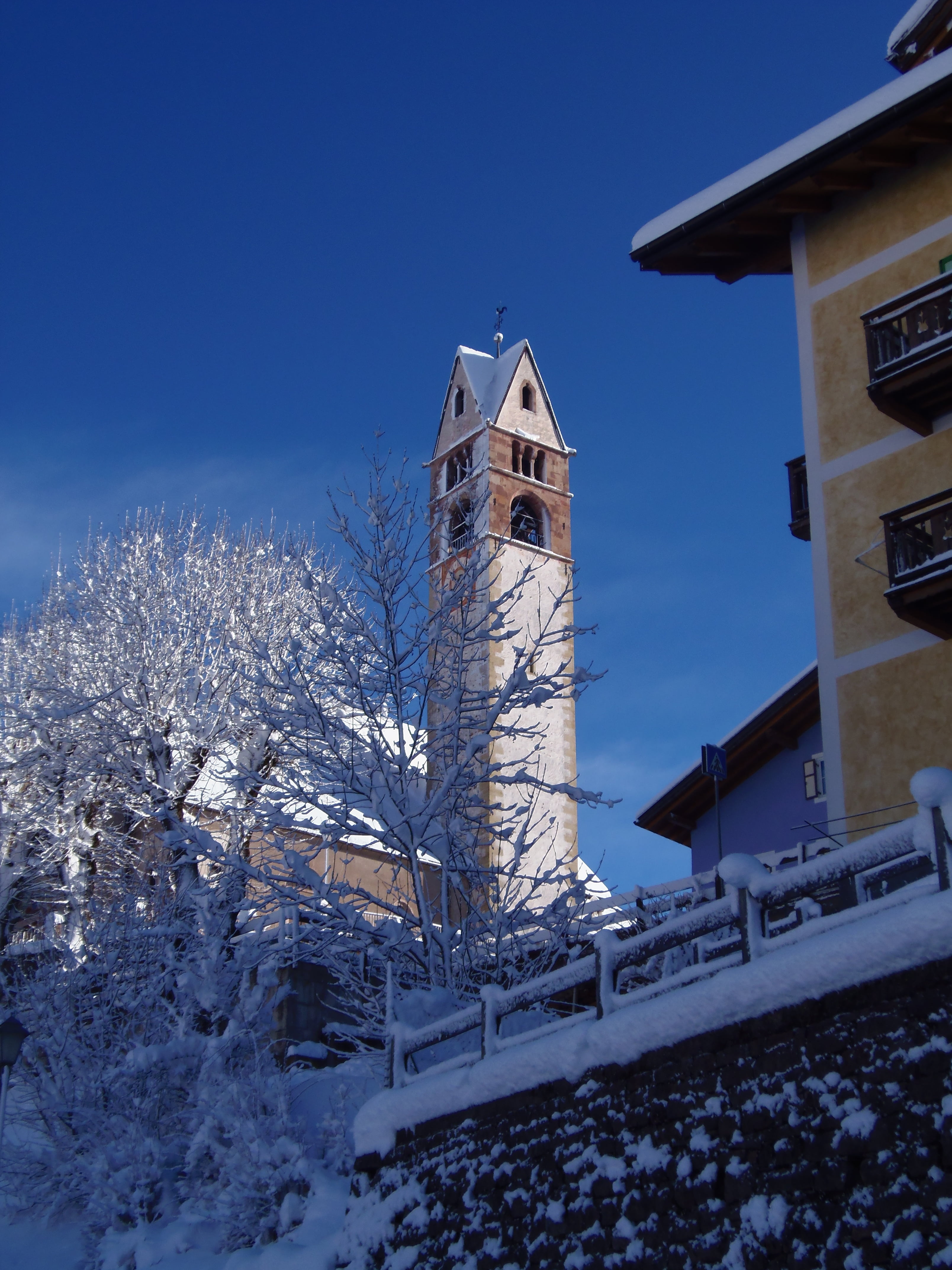 low angle view, place of worship, 4K, snow, religion, belief, historic, clear sky, sky, outdoors, trentino, architecture, cold temperature, built structure, Phone HD Wallpaper