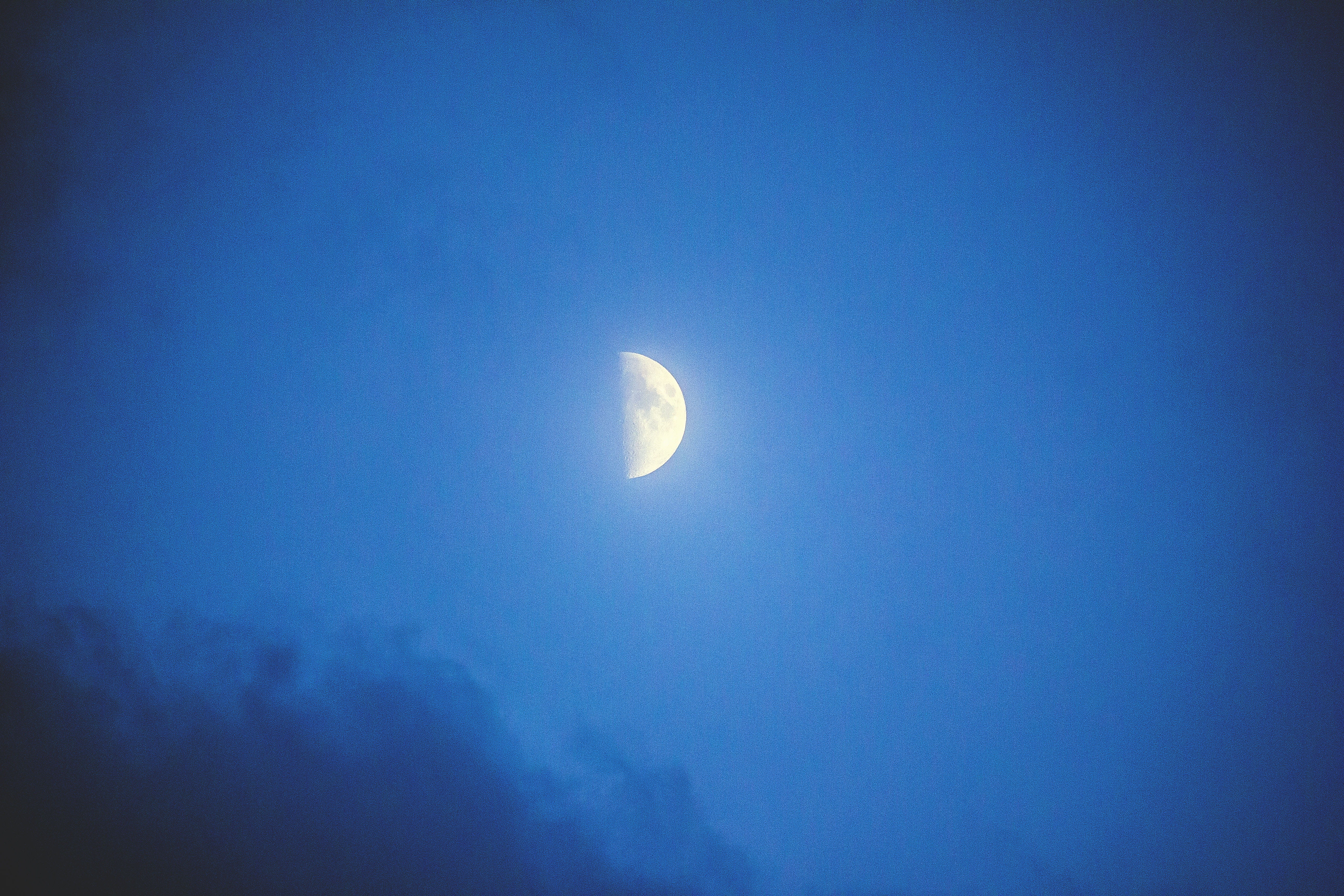moon light, 5K, mountains, dusk, winedharma, lunar, natural phenomenon, blue, copy space, moonlight, astronomy, low angle view, crescent, nature, blu, HD Wallpaper