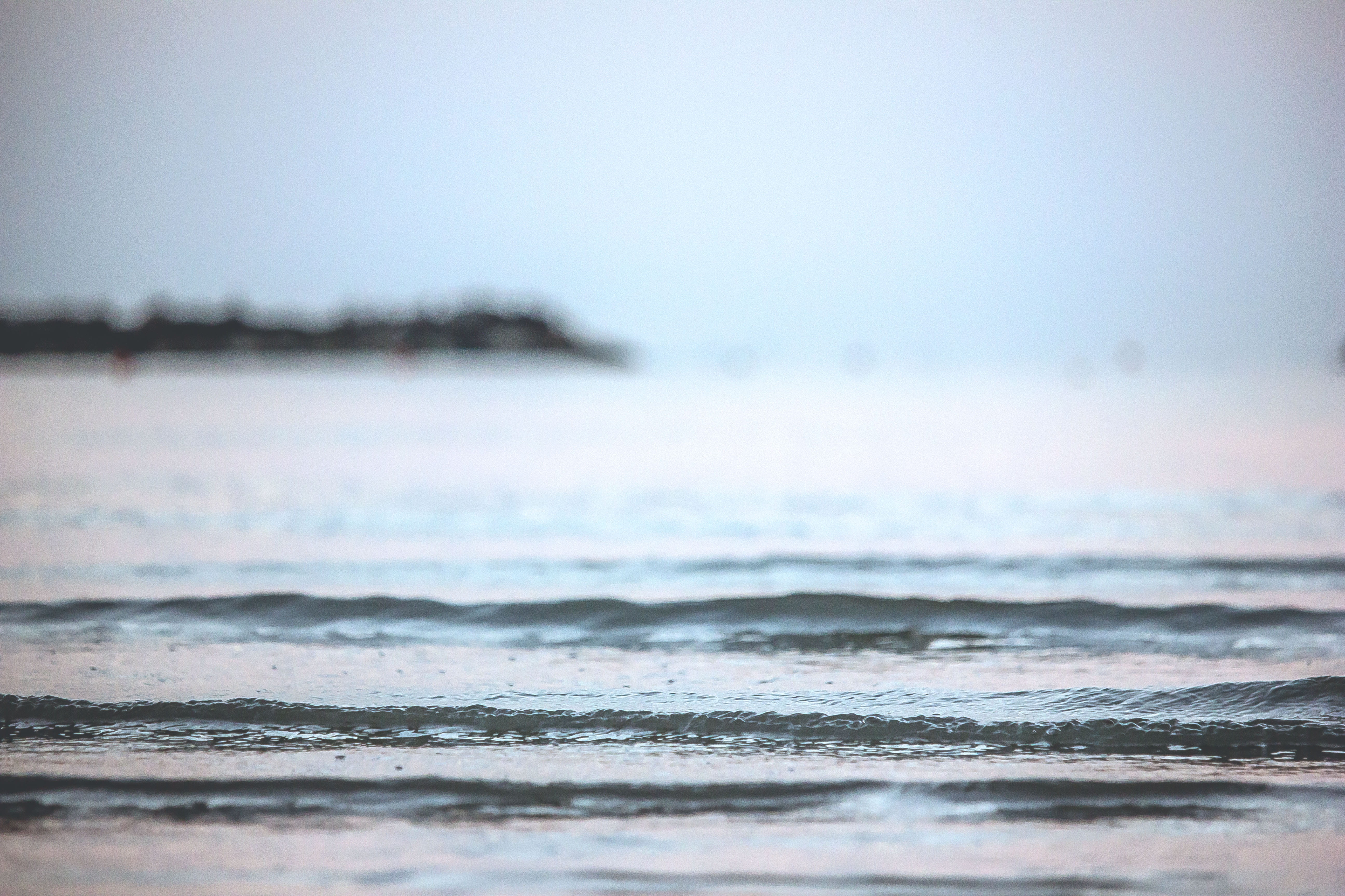 motion, selective focus, h2o, onde, tranquil scene, beauty in nature, tranquility, nature, mare, surface level, sky, scenics - nature, wave, water, land, HD Wallpaper
