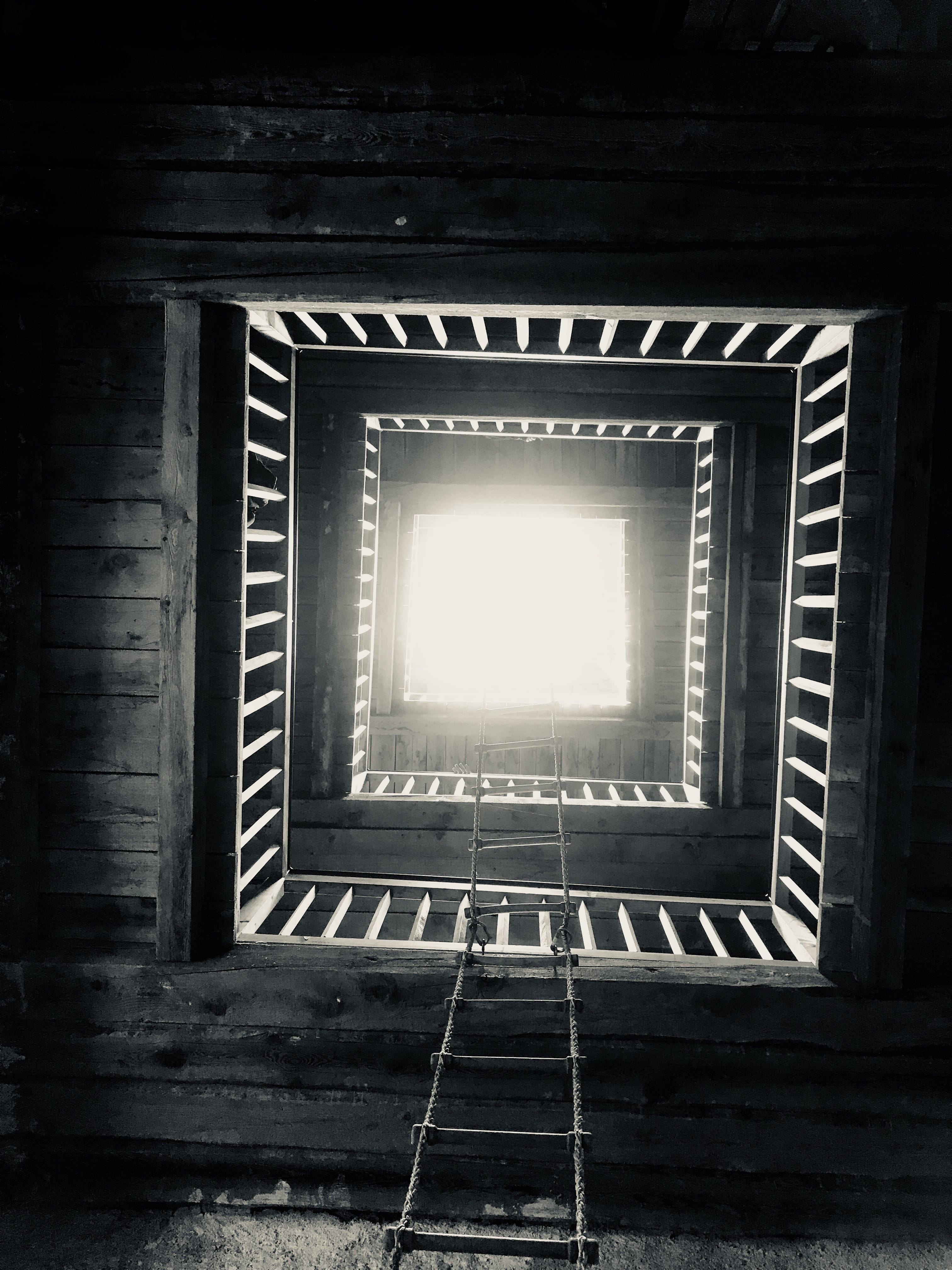 reinhold messner, architecture, building, metal, empty, floors, directly below, house, old, wall - building feature, black and white, sunlight, absence, Phone HD Wallpaper