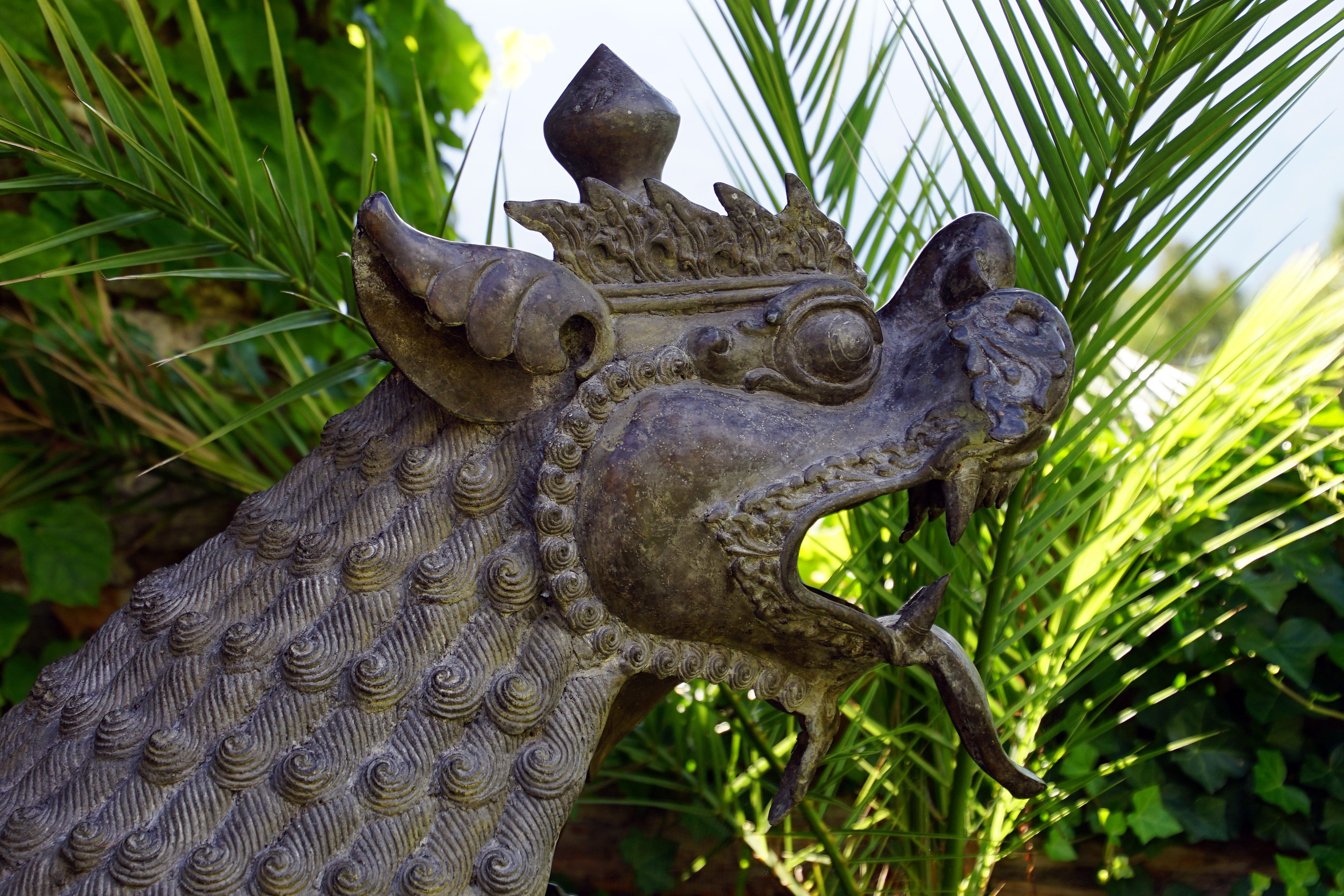 venosta, mystery, green, stone carving, statue, representation, 4K, architecture, neck, merano, creativity, mysterious, art and craft, reinhold, reptile, HD Wallpaper