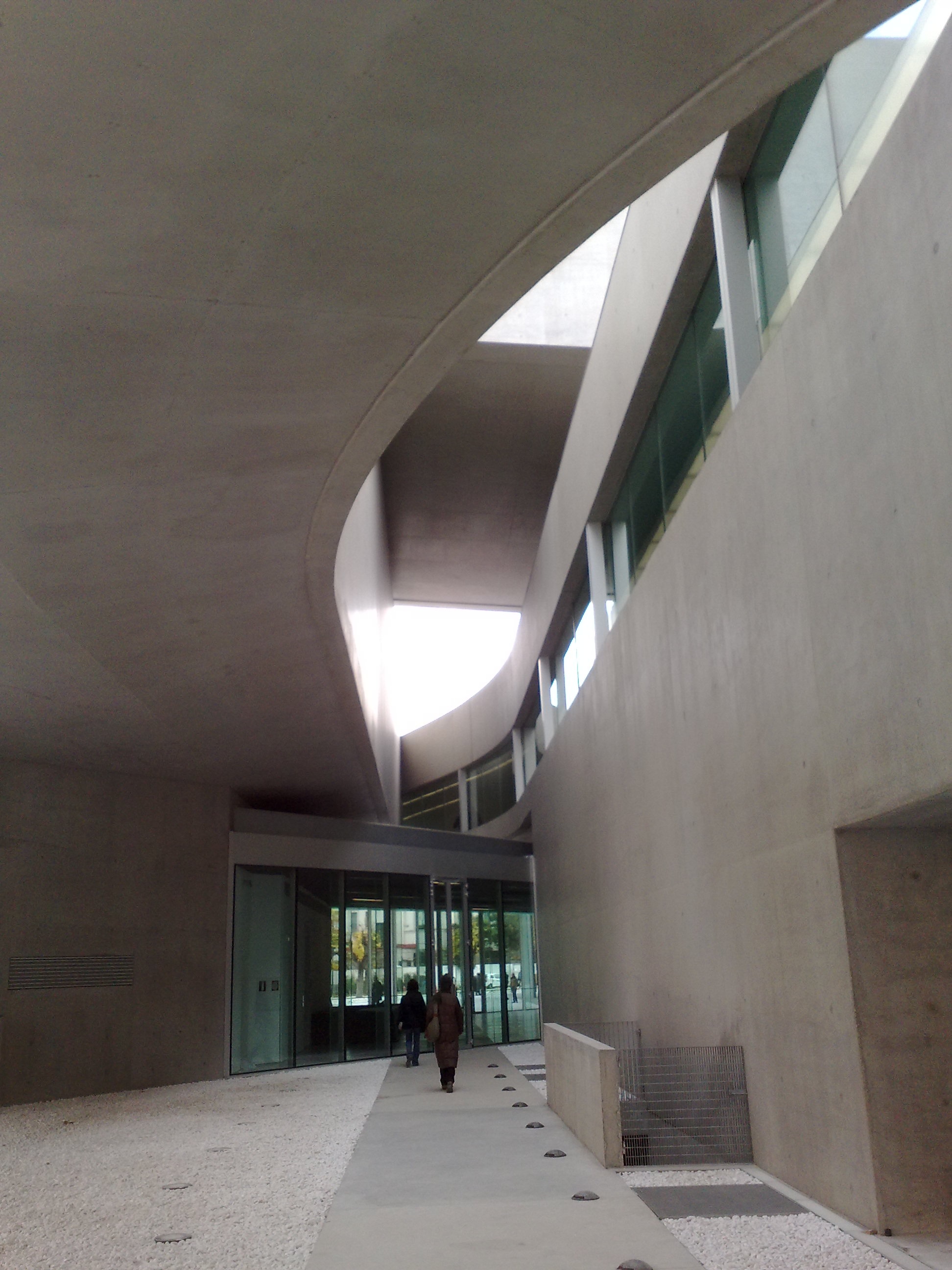 architectural column, zaha hadid, men, wall - building feature, rome, built structure, lighting equipment, ceiling, art, indoors, the way forward, walking, Phone HD Wallpaper