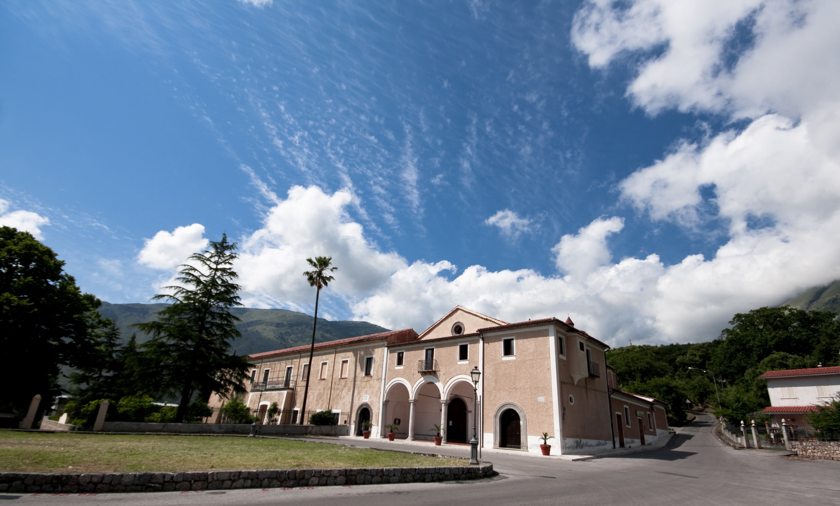 built structure, sky, street, church, nature, mansion, tree, italy, plant, building exterior, 2K, residential district, basilicata, no people, city, window, HD Wallpaper