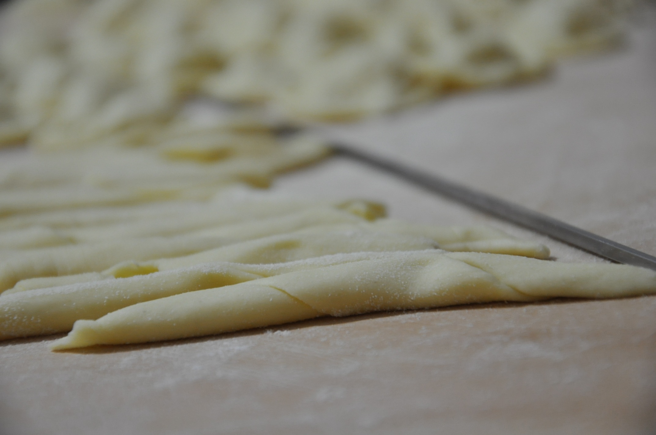 food, frizzuli, wellbeing, preparation, asian food, preparing food, basilicata, fusilli, 1080P, dough, in a row, studio shot, indoors, selective focus, HD Wallpaper