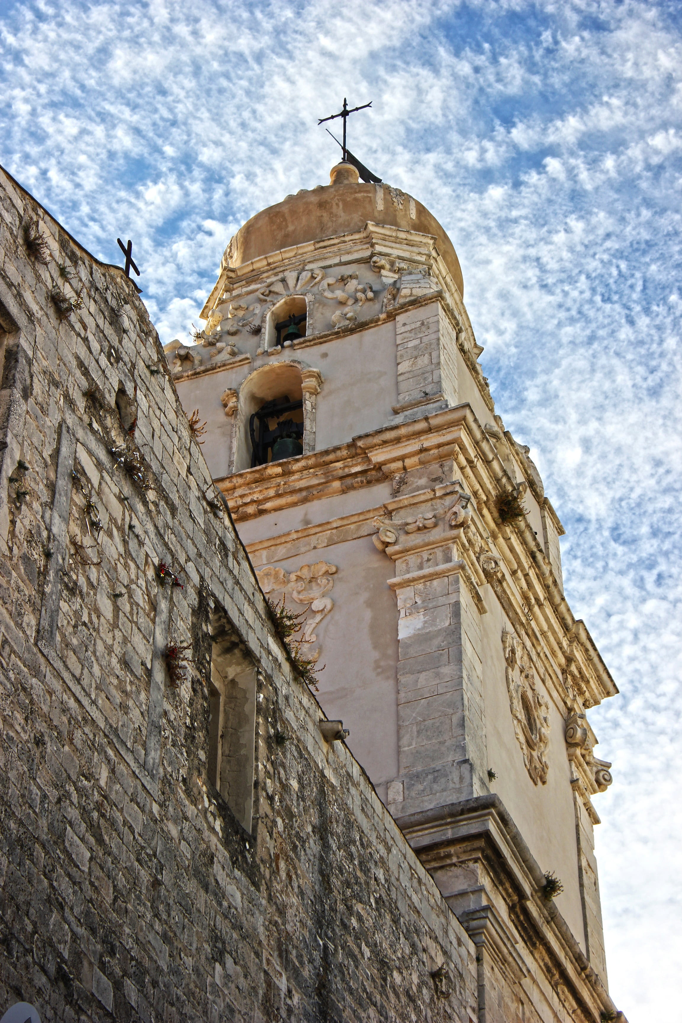 place of worship, built structure, vieste, architecture, sky, history, building exterior, belief, middle ages, cloud - sky, campanile, the past, religion, Phone HD Wallpaper