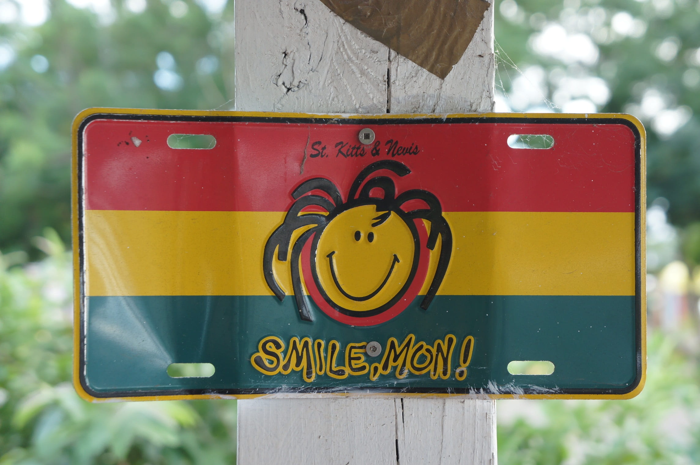nevis, close-up, road sign, text, information, road, smilie, smily, communication, yellow, beach, outdoors, representation, focus on foreground, plant, HD Wallpaper