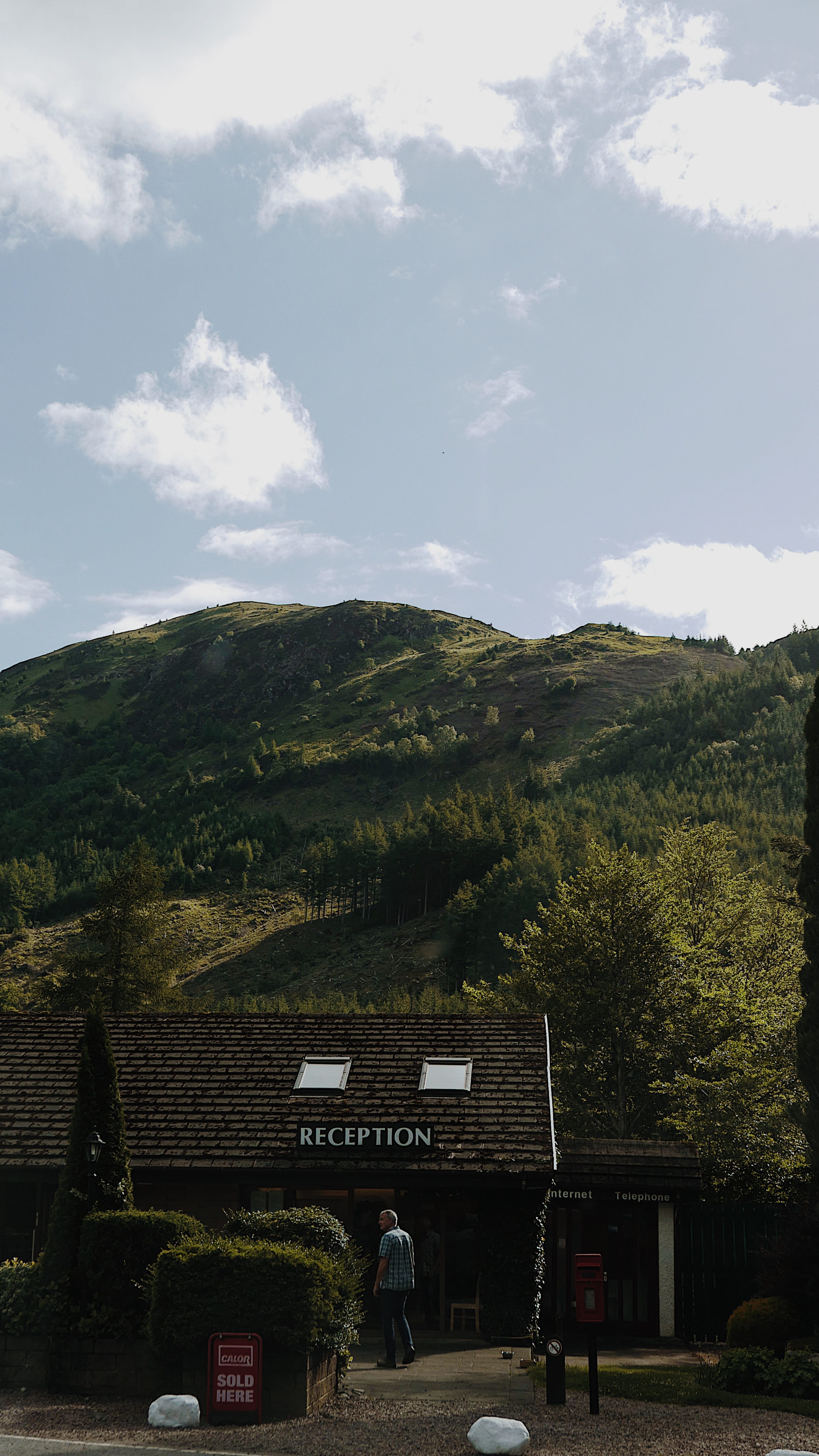 beauty in nature, western script, fort william, built structure, reception, text, nature, plant, camping, architecture, outdoors, scenic, cloud - sky, highlands, Phone HD Wallpaper