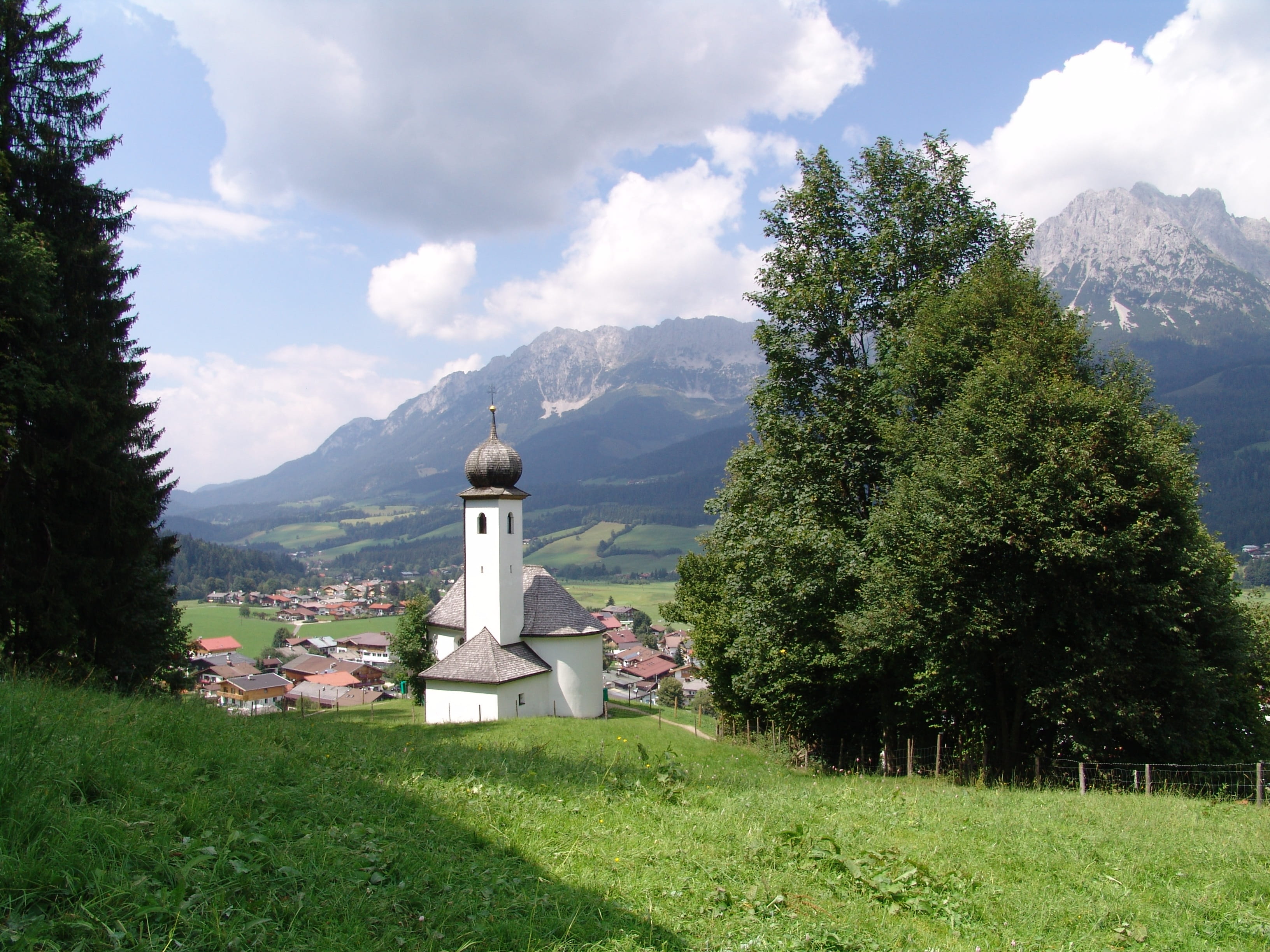 ellmau, architecture, outdoors, nature, beauty in nature, building exterior, belief, cloud - sky, church, grass, mountain, growth, 2K, tree, scenics - nature, HD Wallpaper