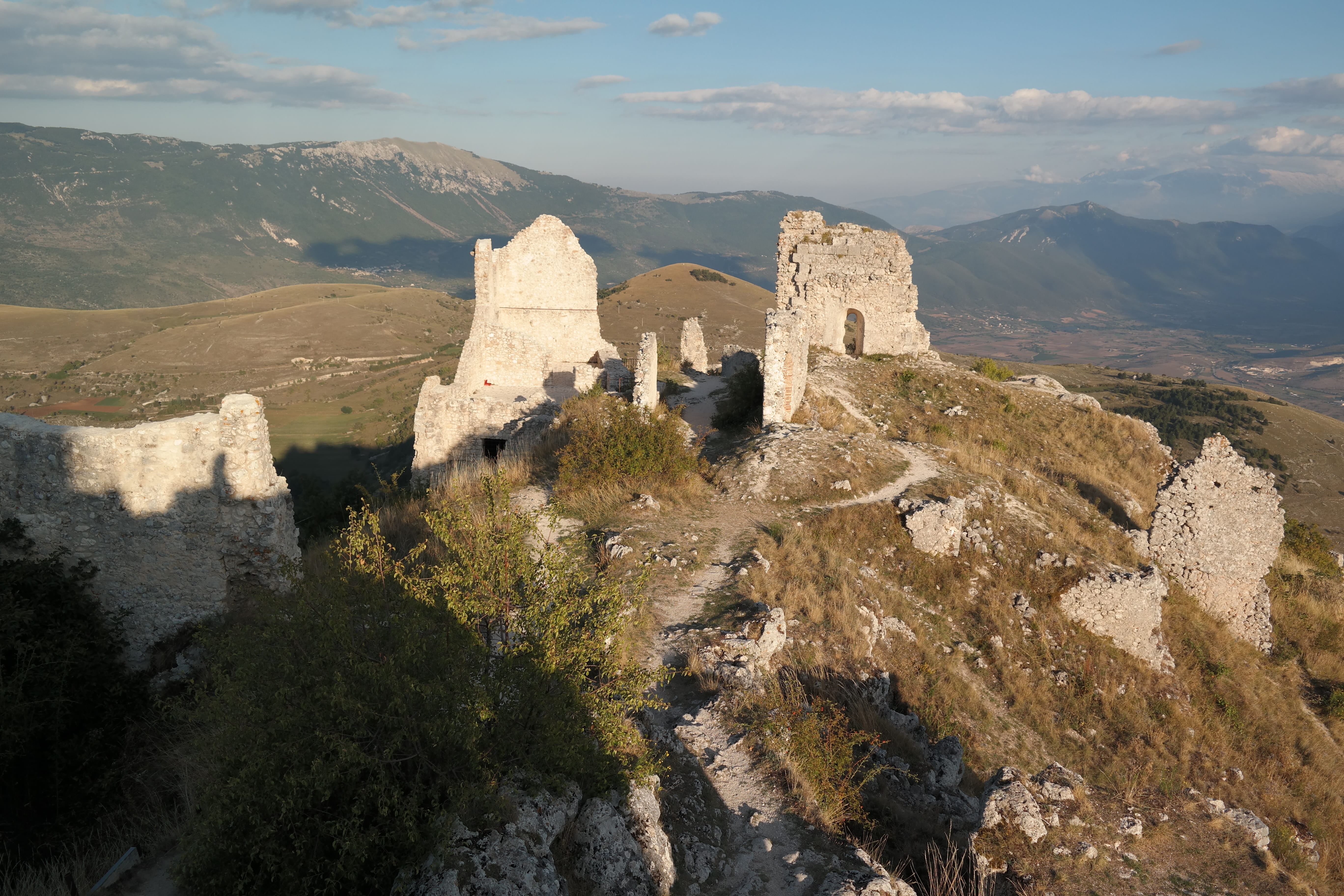 nature, mountain range, scenics - nature, rock, 5K, Rocca Calascio, mountain, travel, solid, day, ruined, built structure, no people, history, old, old ruin, HD Wallpaper